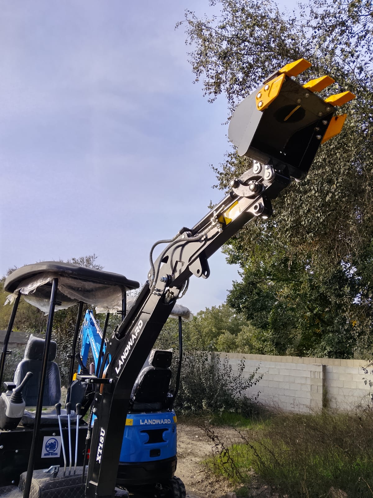 Mini Pelle de 1.8 Tonnes (1800 kg) Diesel Laidong 385 (3 Cylindres) Noir/Bleu - 7