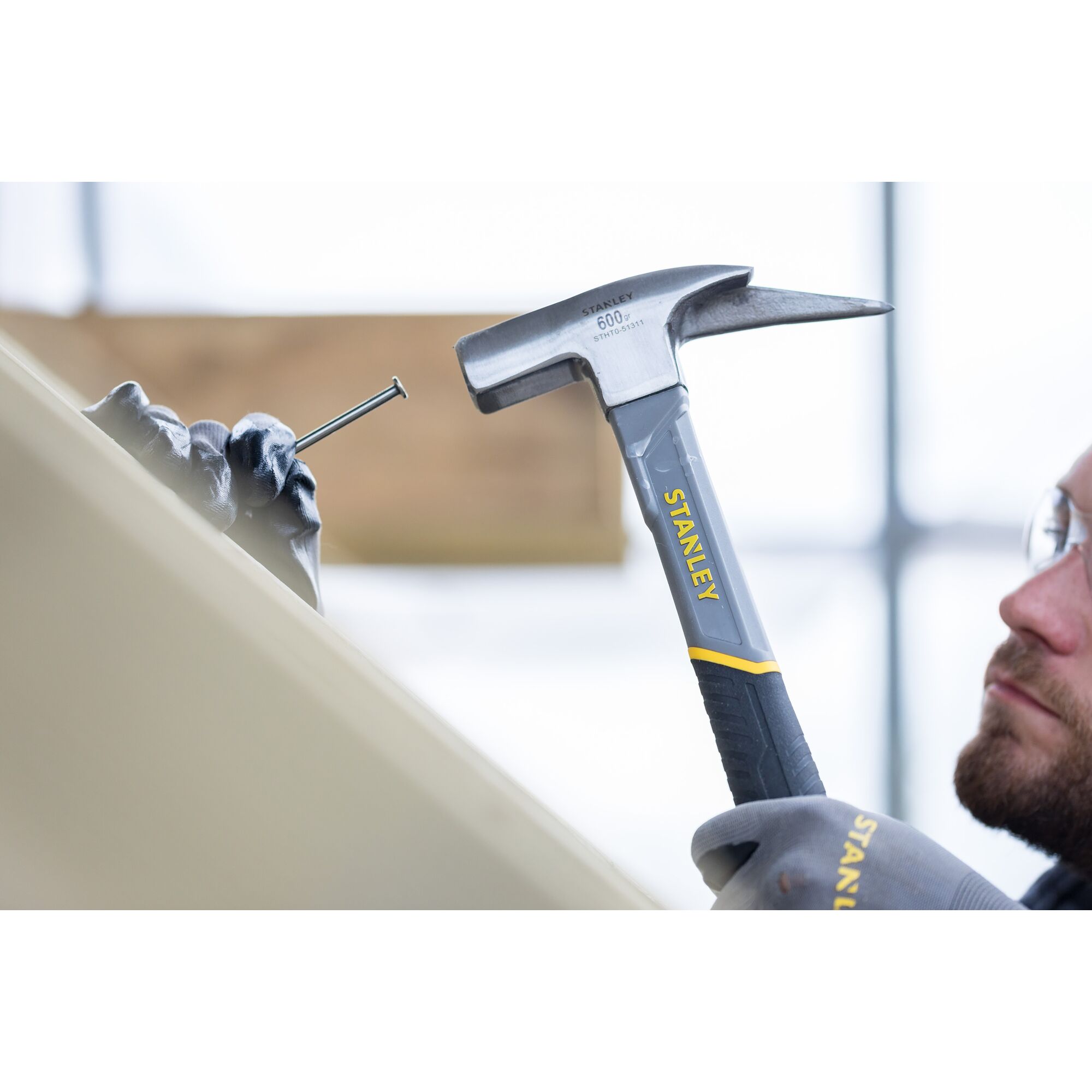 Marteau arrache-clous de charpentier manche fibre de verre 600&nbsp;g - STHT0-51311 - 2