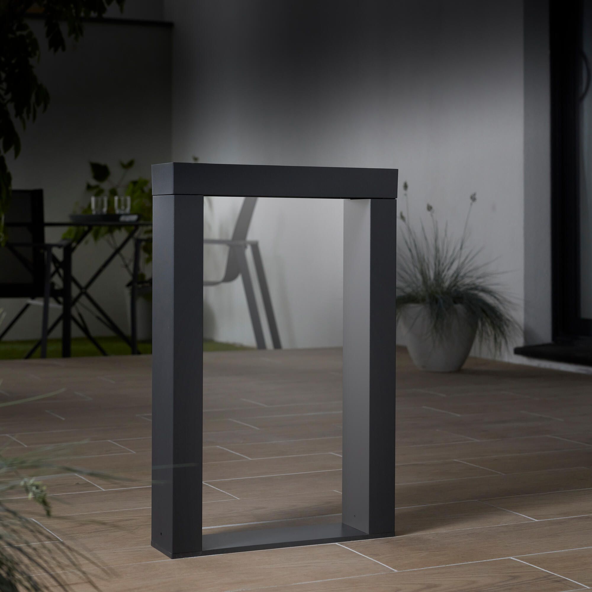 Słupek solarny i ładowalny Booster Ipanema 900 lumenów antracyt INSPIRE