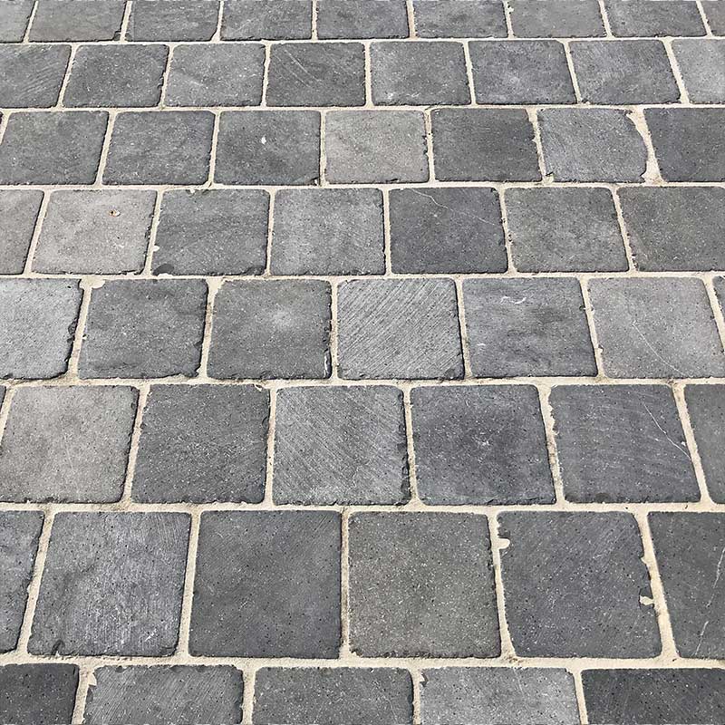 Pavés Pierre bleue Vietnam - patiné - PIERRE ET PARQUET - 10 x 10 x ép. 2,5 cm - 3