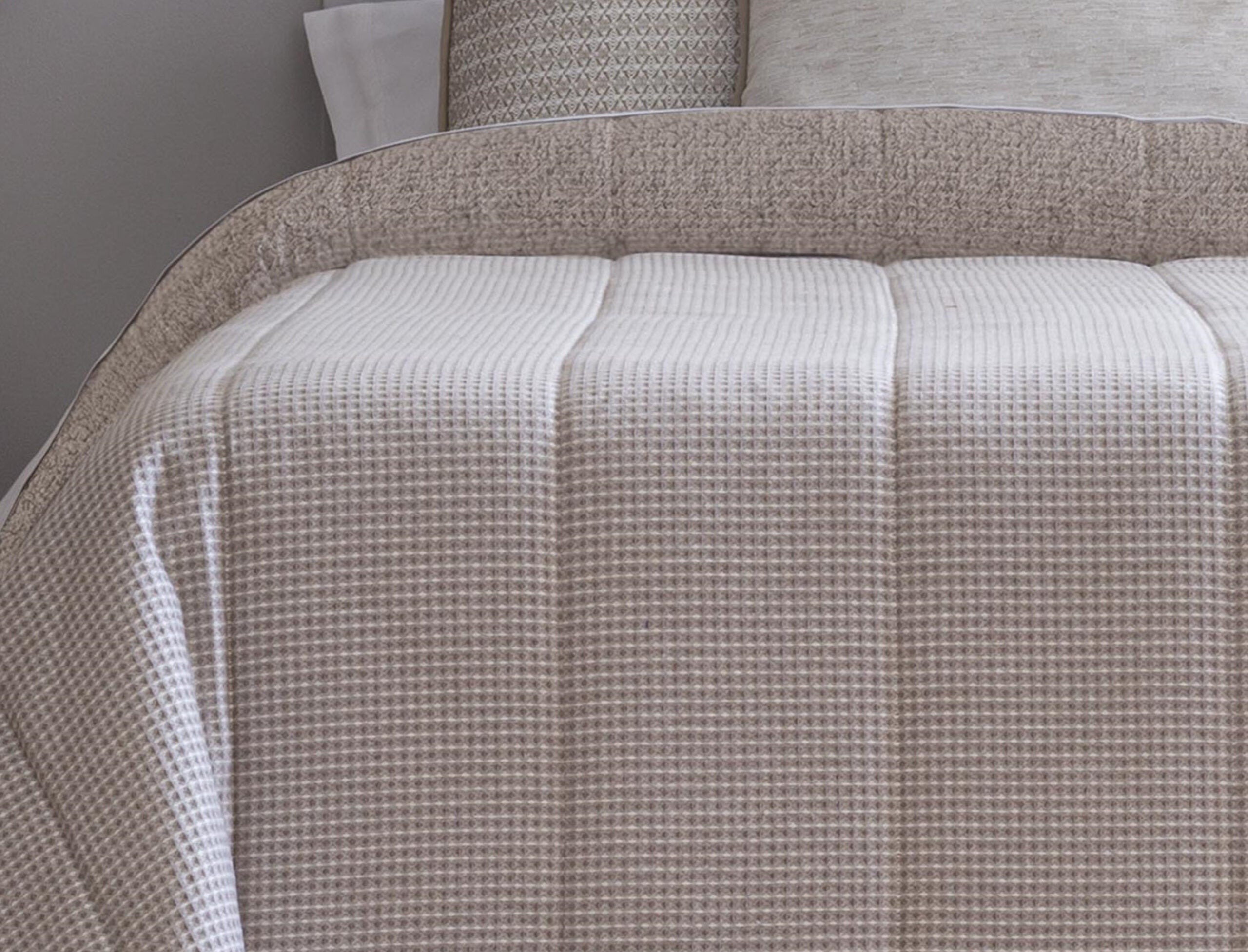 Edredón conforter jacquard con reverso sherpa miel beige para cama de 90 cm