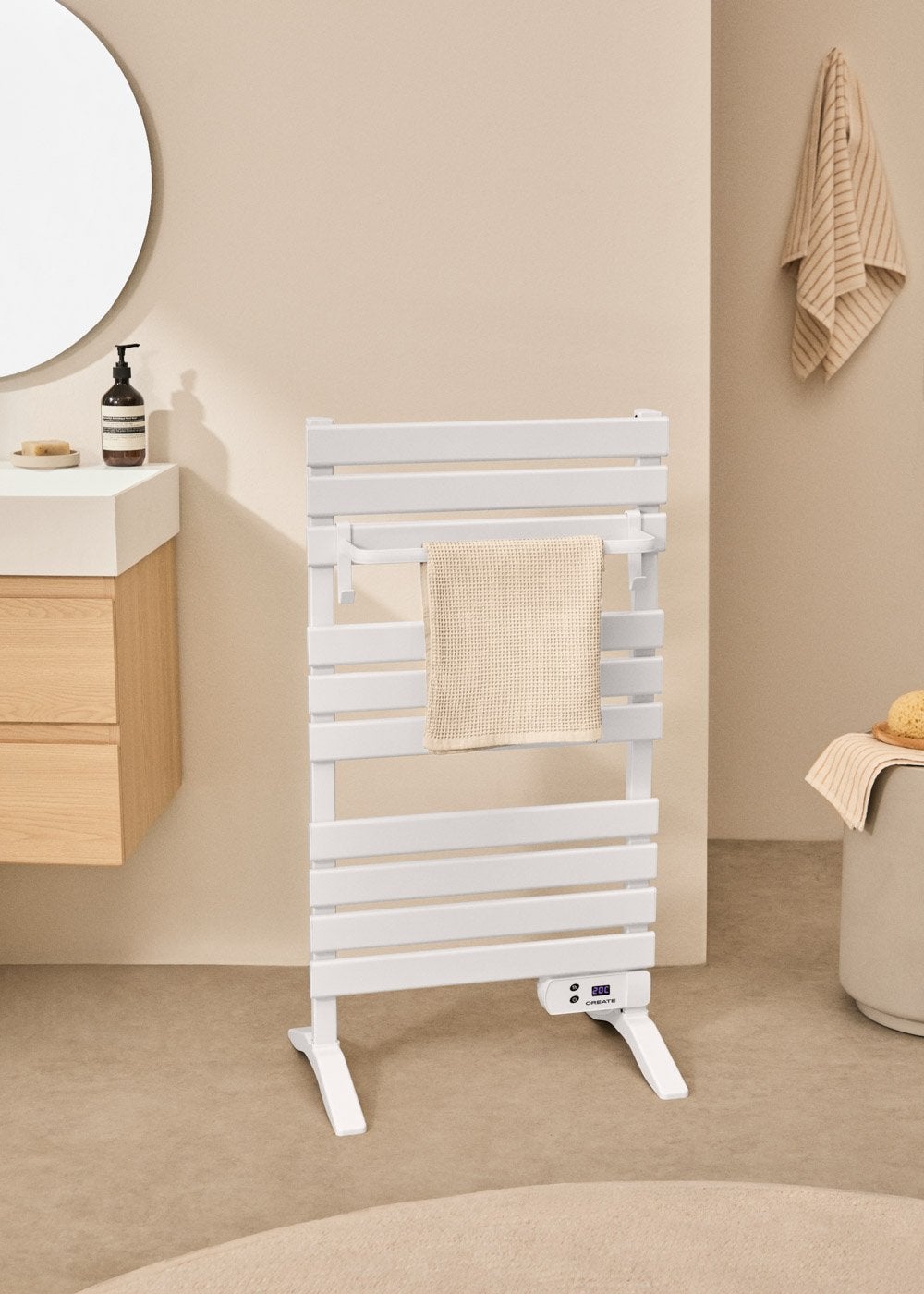 CREATE - WARM TOWEL - Elektryczny wieszak na ręczniki podłogowy lub ścienny 500W - Blanc