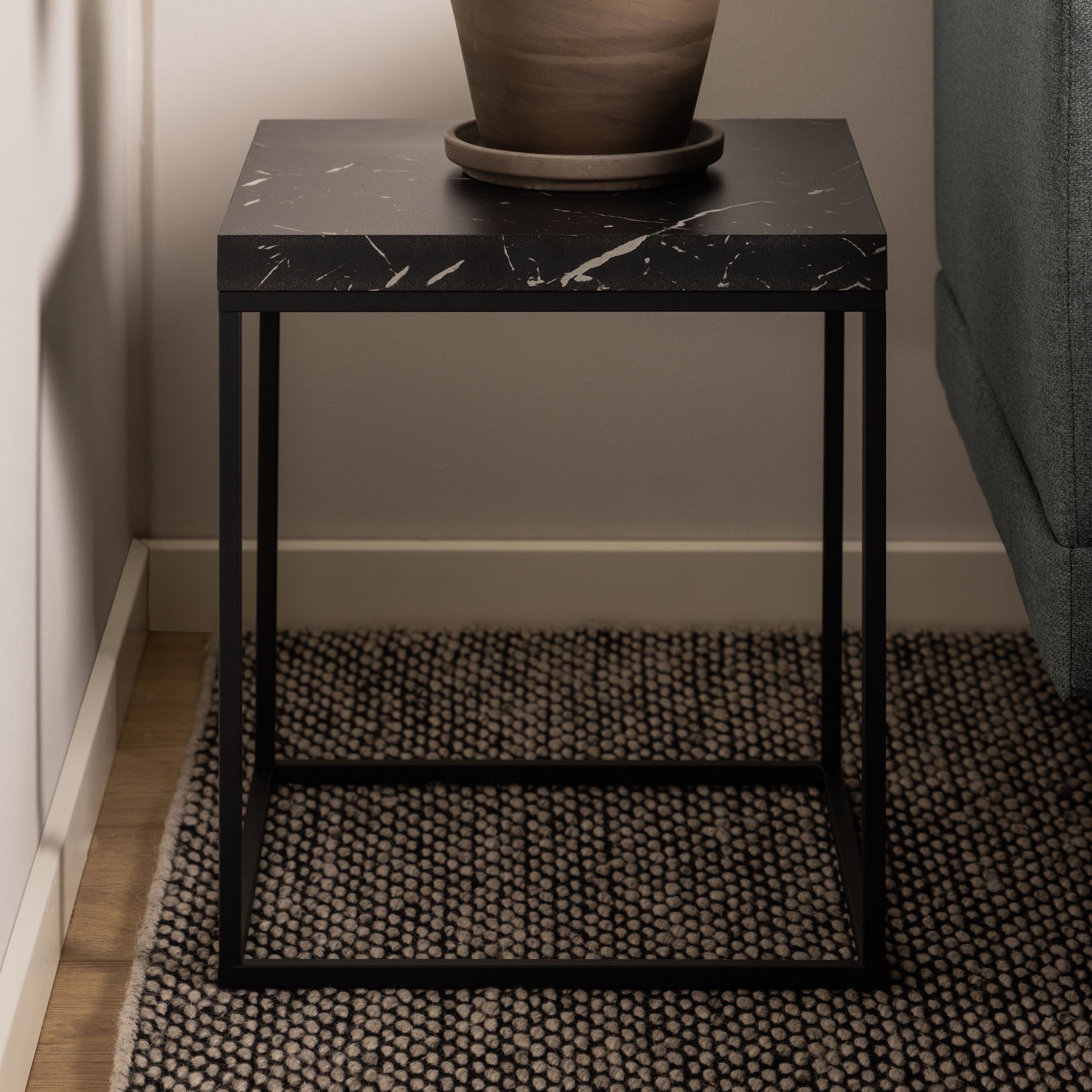 Barossa stolik kawowy 40 cm marmurowy dekor czarny.