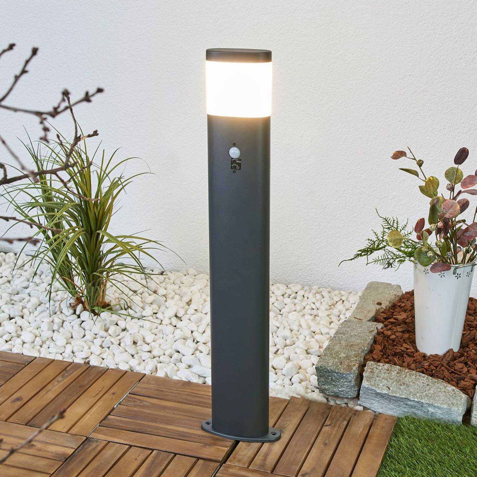 Lindby lampione a LED Amila, nero, alluminio, IP54, lampioncino, paletto luminoso, lampada da viale, lampione | Leroy Merlin