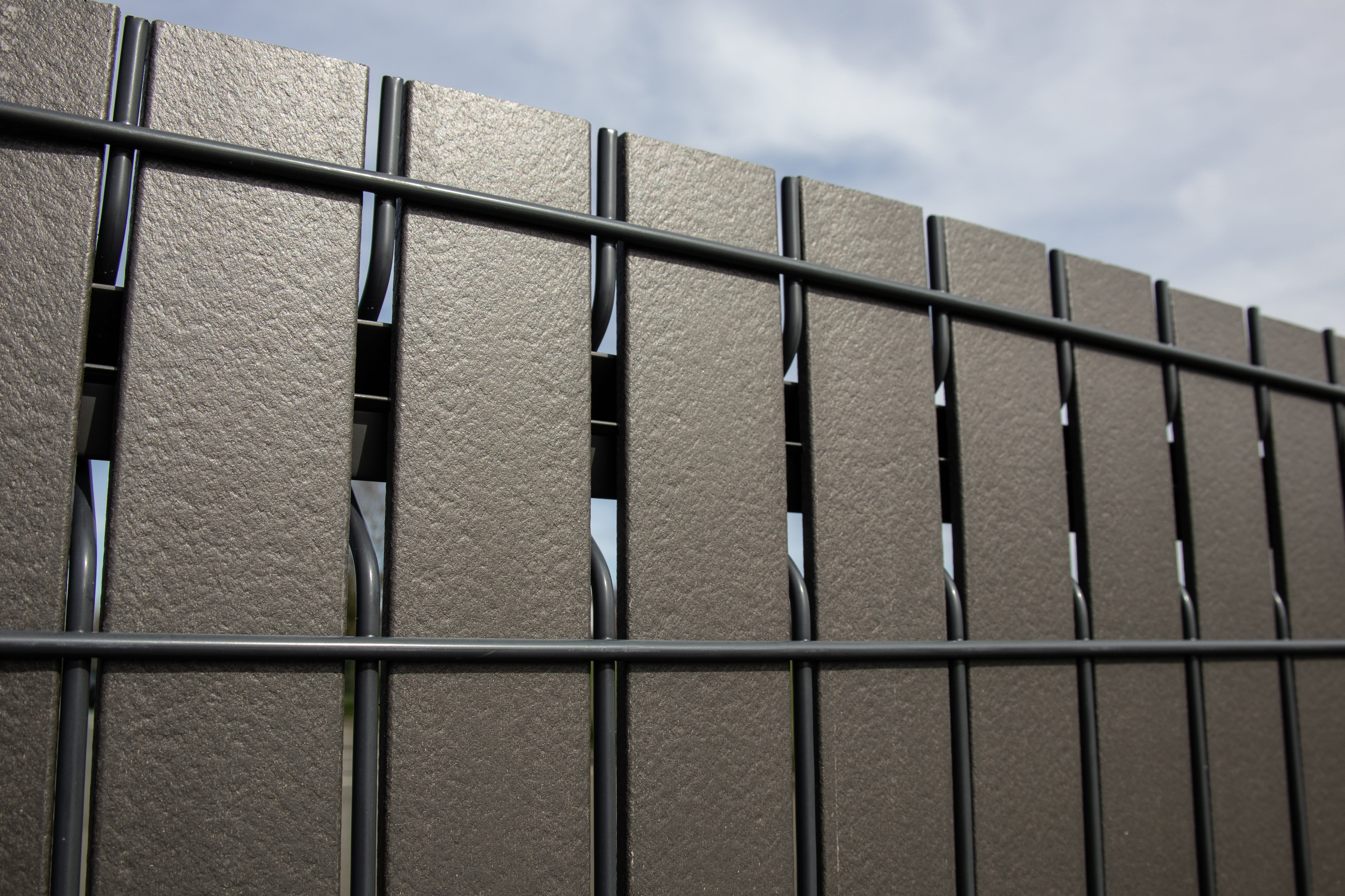 Kit occultant rigides - Lg 2m50 x Ht 1m23 - Composite - gris anthracite - compatible grille Natérial - brise vue - maille 200x55mm - 2
