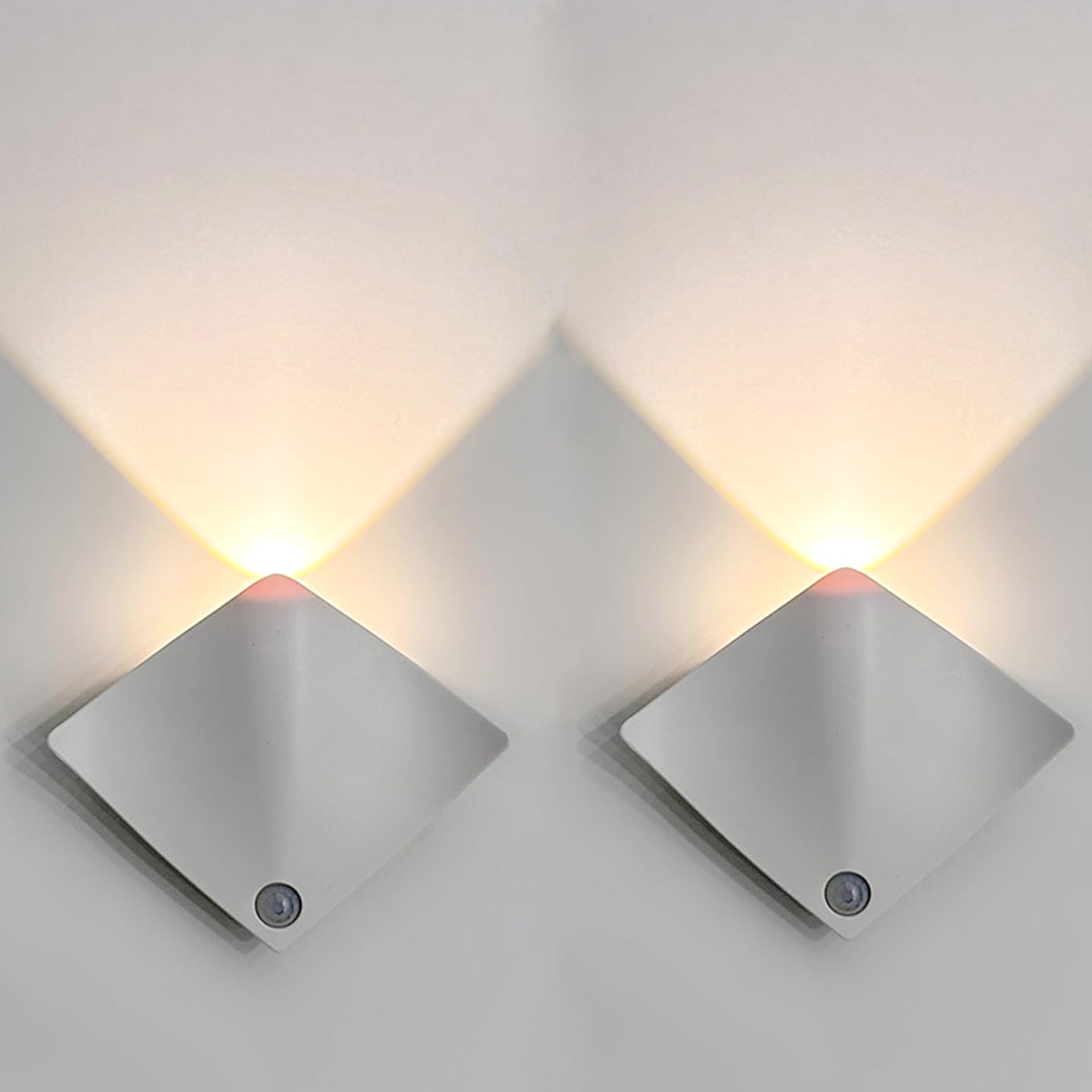 Zestaw Bezprzewodowych Lamp Ściennych Lampa z Czujnikiem Ruchu Magnetyczna Lampa Ścienna LED Dekoracyjna Lampka Nocna z Możliwością Ładowania Biała