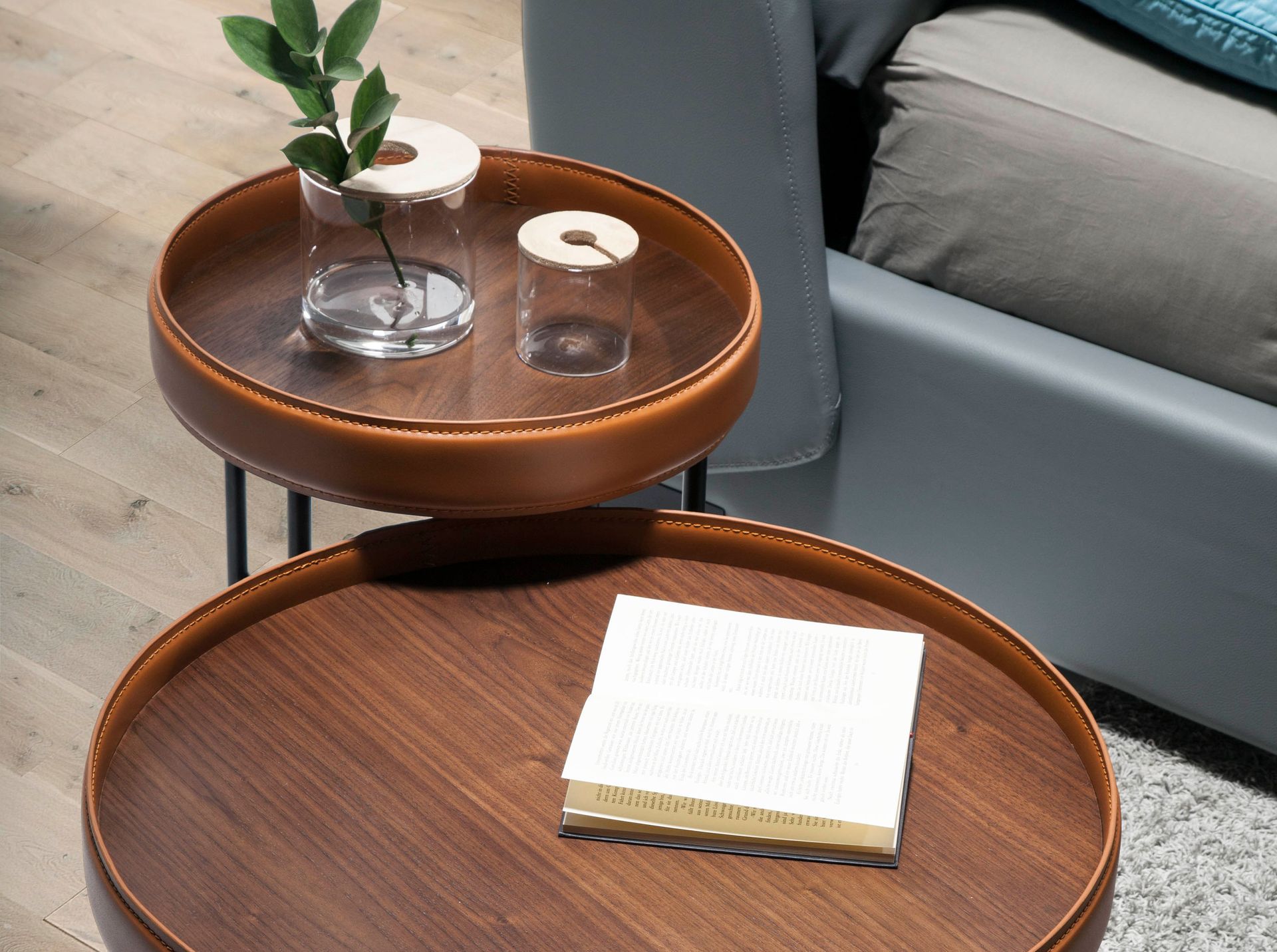 ANGEL CERDA Table d'angle ronde en simili cuir, noyer et acier noir - 5