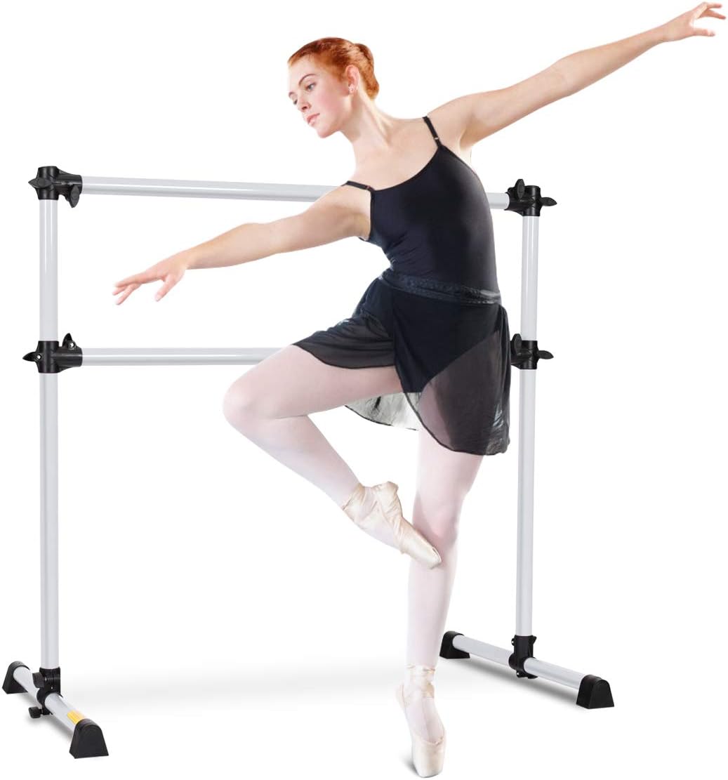 Une Danseuse De Ballet En Bikini Noir Se Dresse Sur Une Barre De Ballet