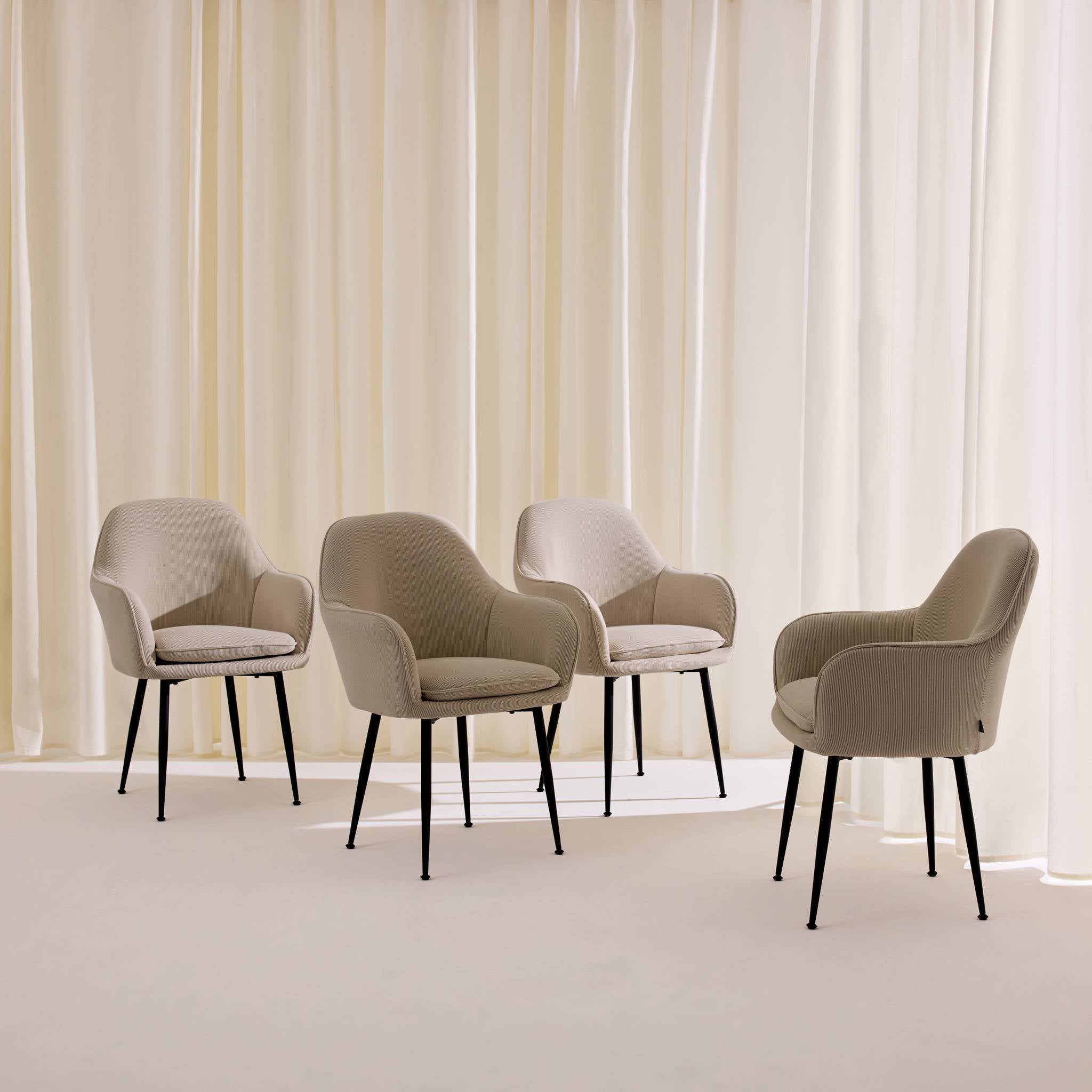 Lot de 4 fauteuils en velours côtelé beige et pieds en métal noir mat. L 57 x P 59 x H 84.5cm SHELLA - 3