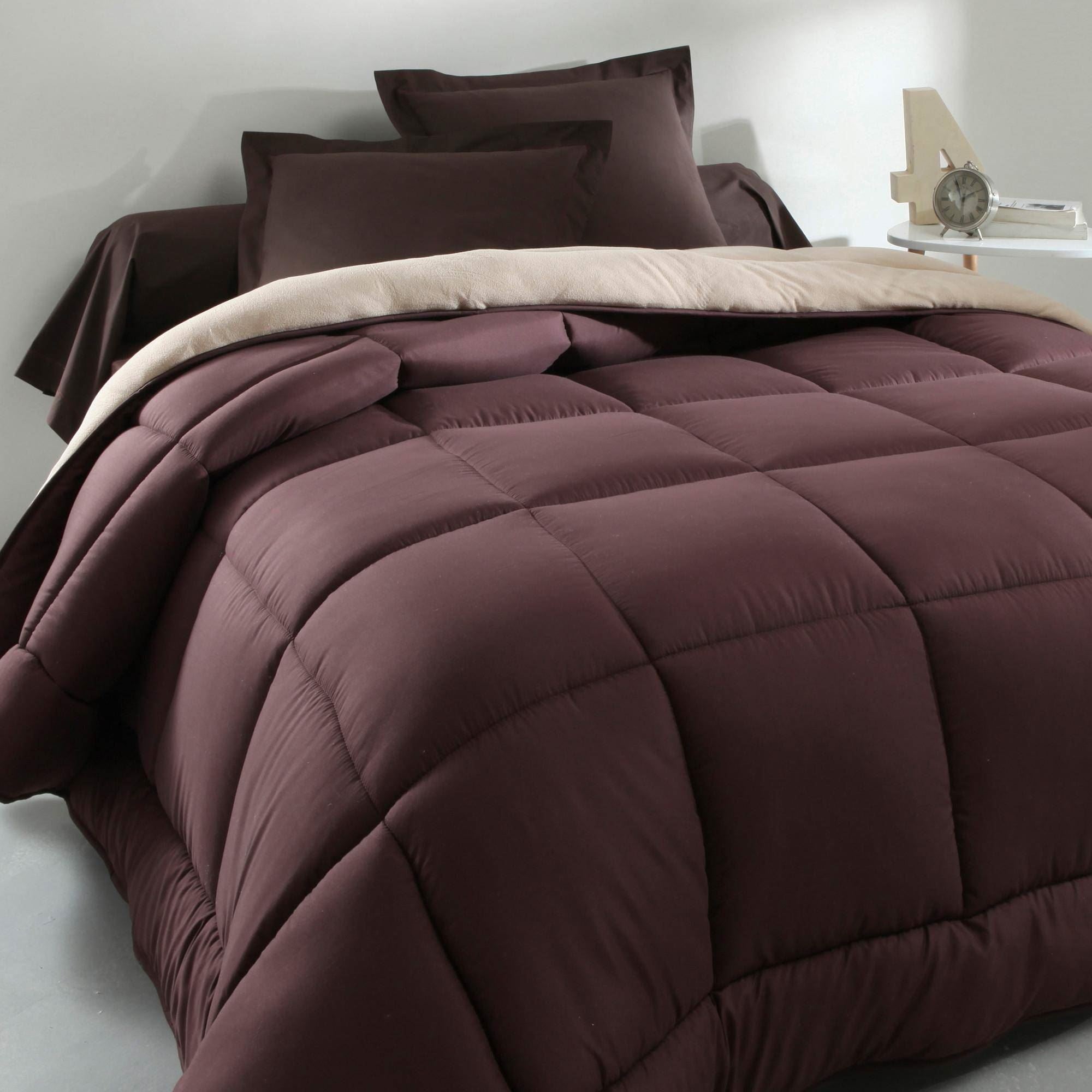 Couette Polaire Avec Garnissage Polyester – Douce Et Légère – Comme Neuve