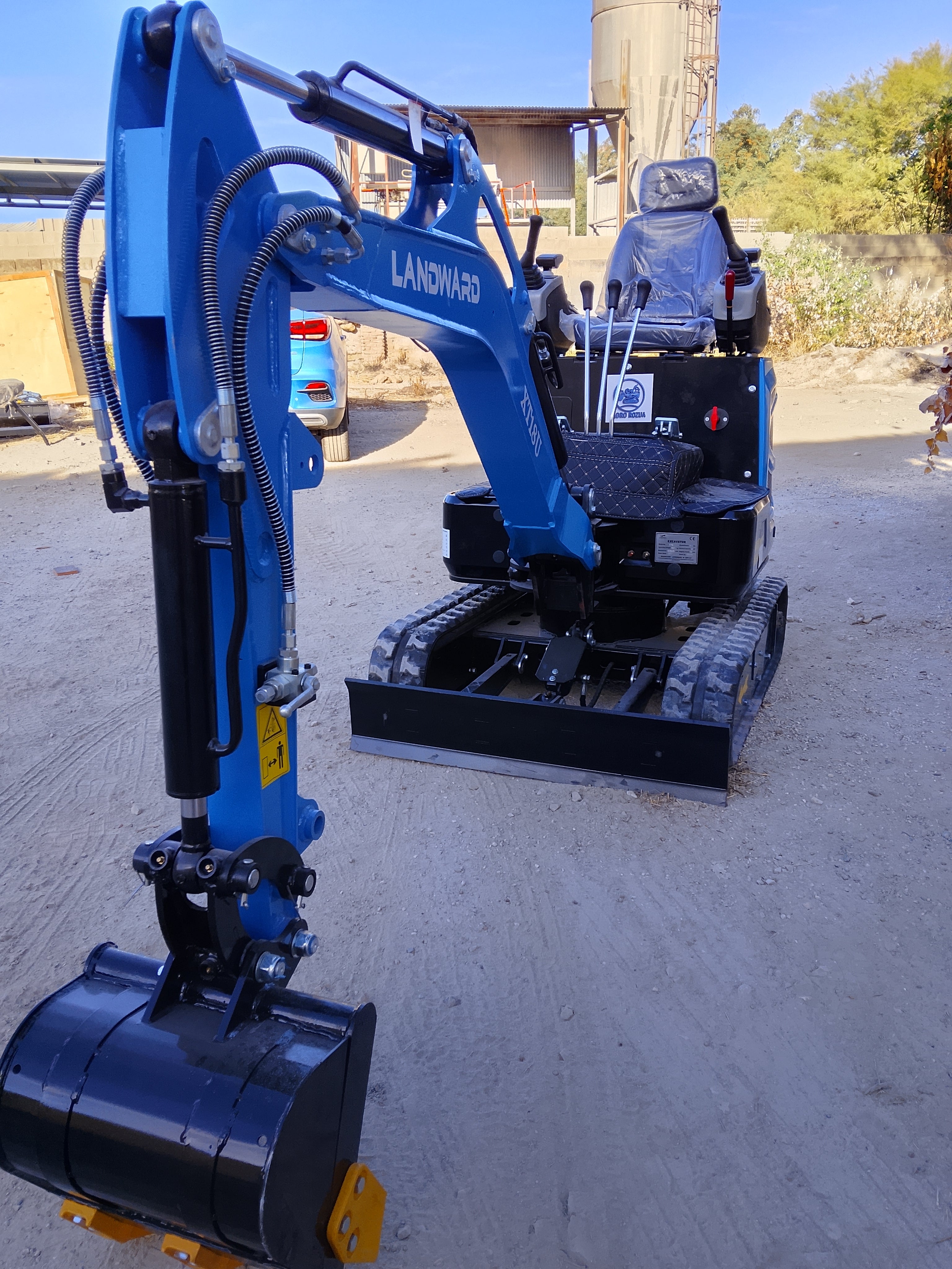 Mini Pelle de 1.8 Tonnes (1800 kg) Diesel Laidong 385 (3 Cylindres) Noir/Bleu - 9