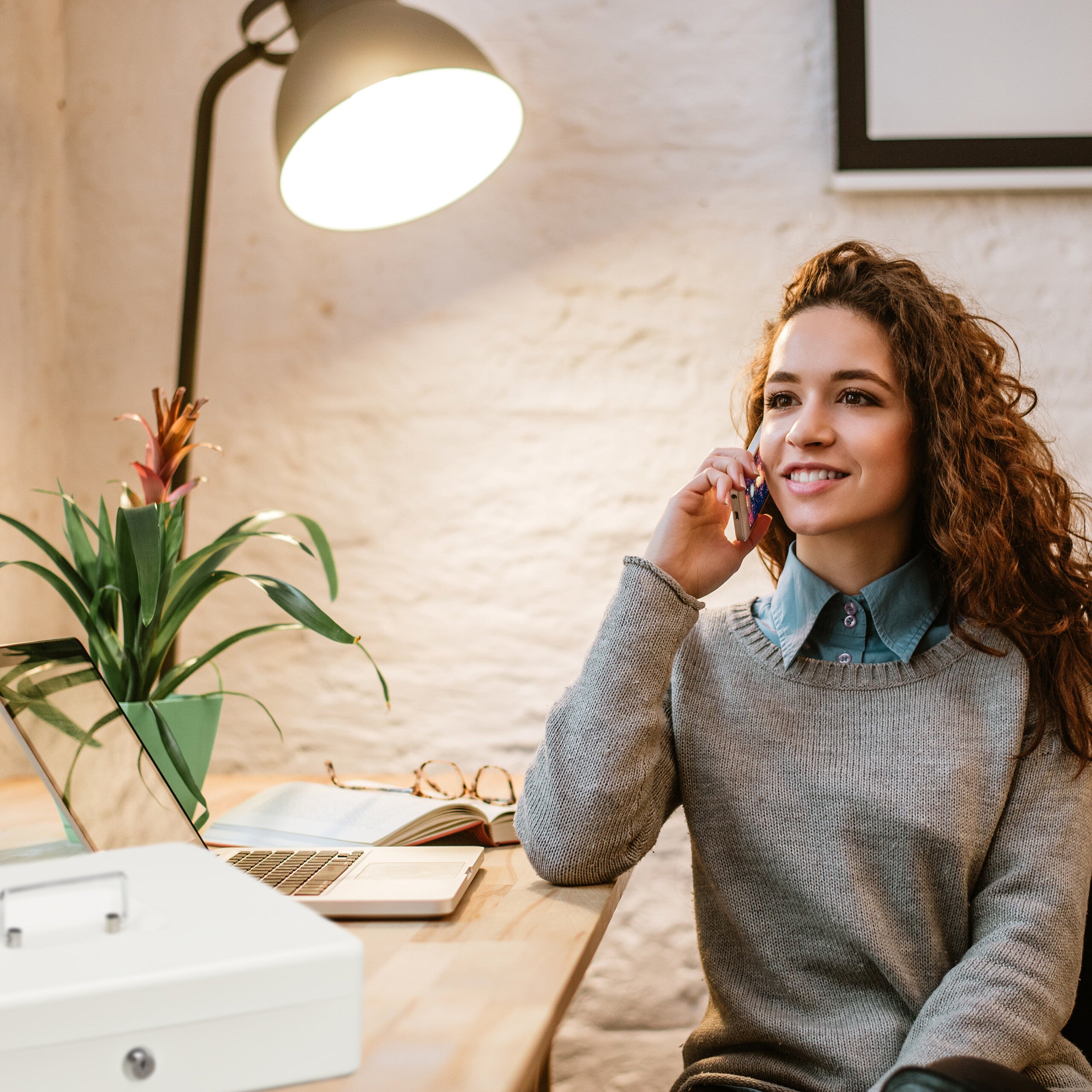 Relaxdays Caisse à monnaie, verrouillable, compartiments pour pièces et billets, fer, HLP 8,5 x 30,5 x 24,5 cm, argent - 3