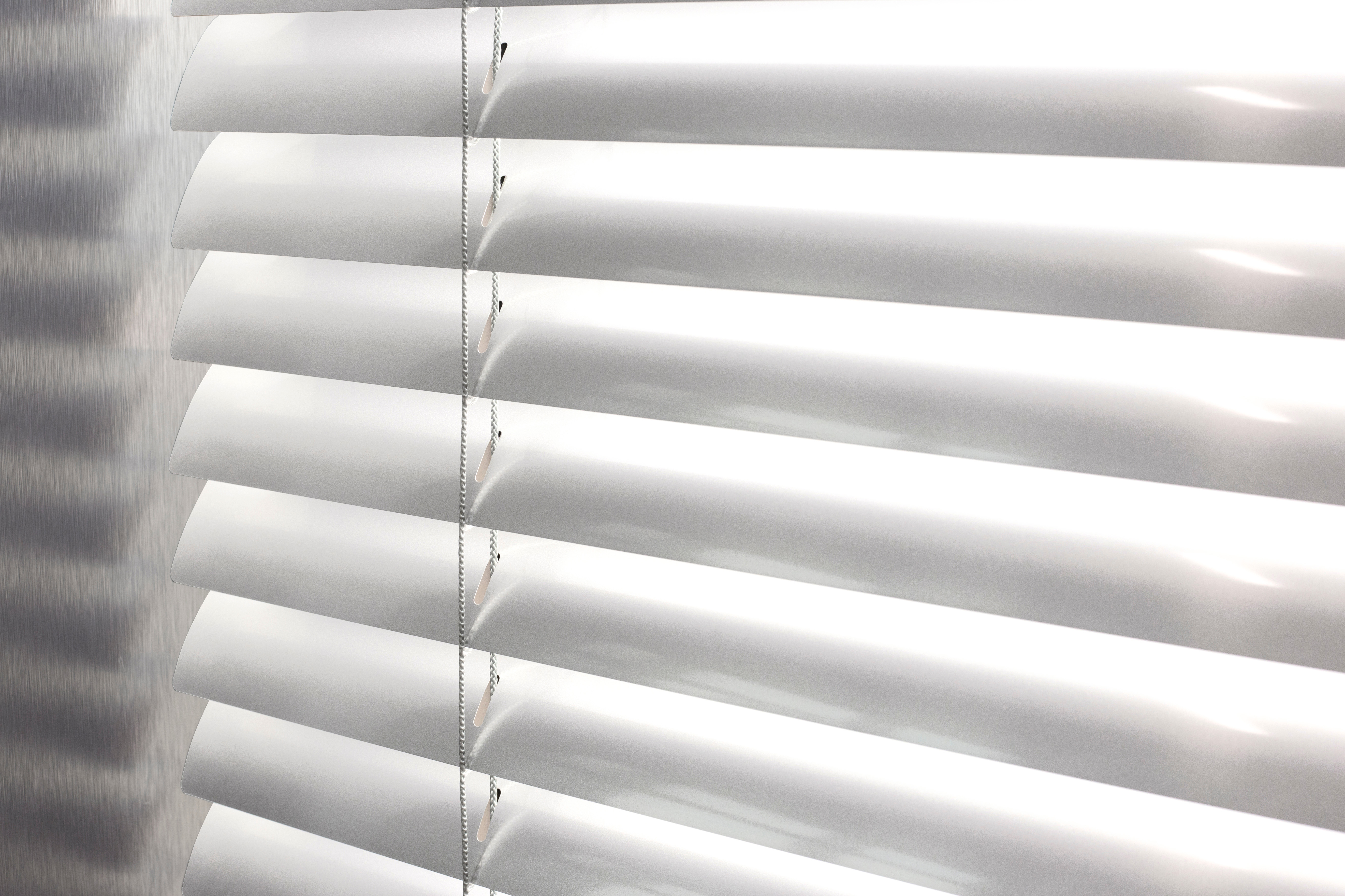 Estore veneziano de alumínio com cordão, cor branco, 150x250 cm - 5