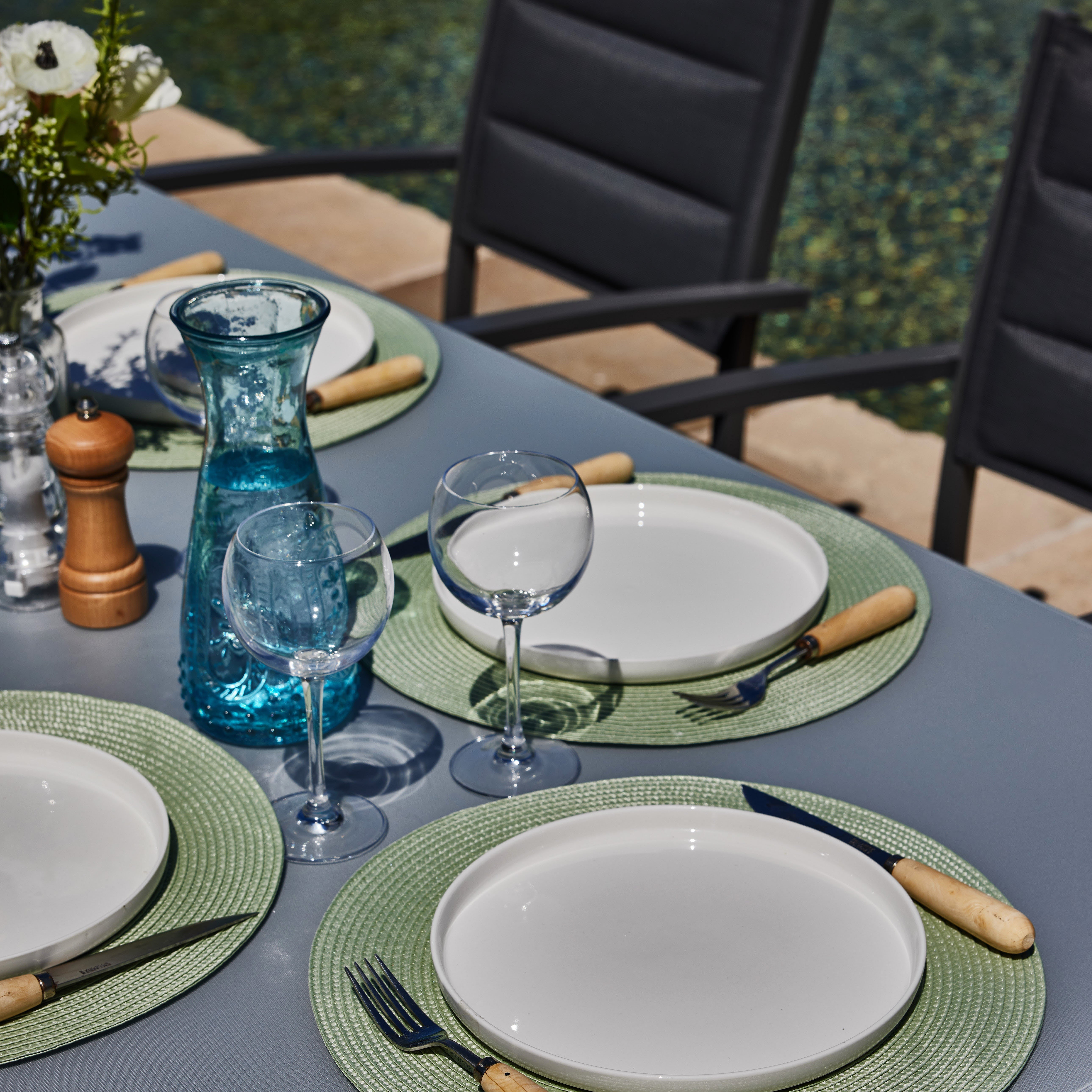 Table 160×90 et 6 chaises de jardin gris - Tokyo - 4