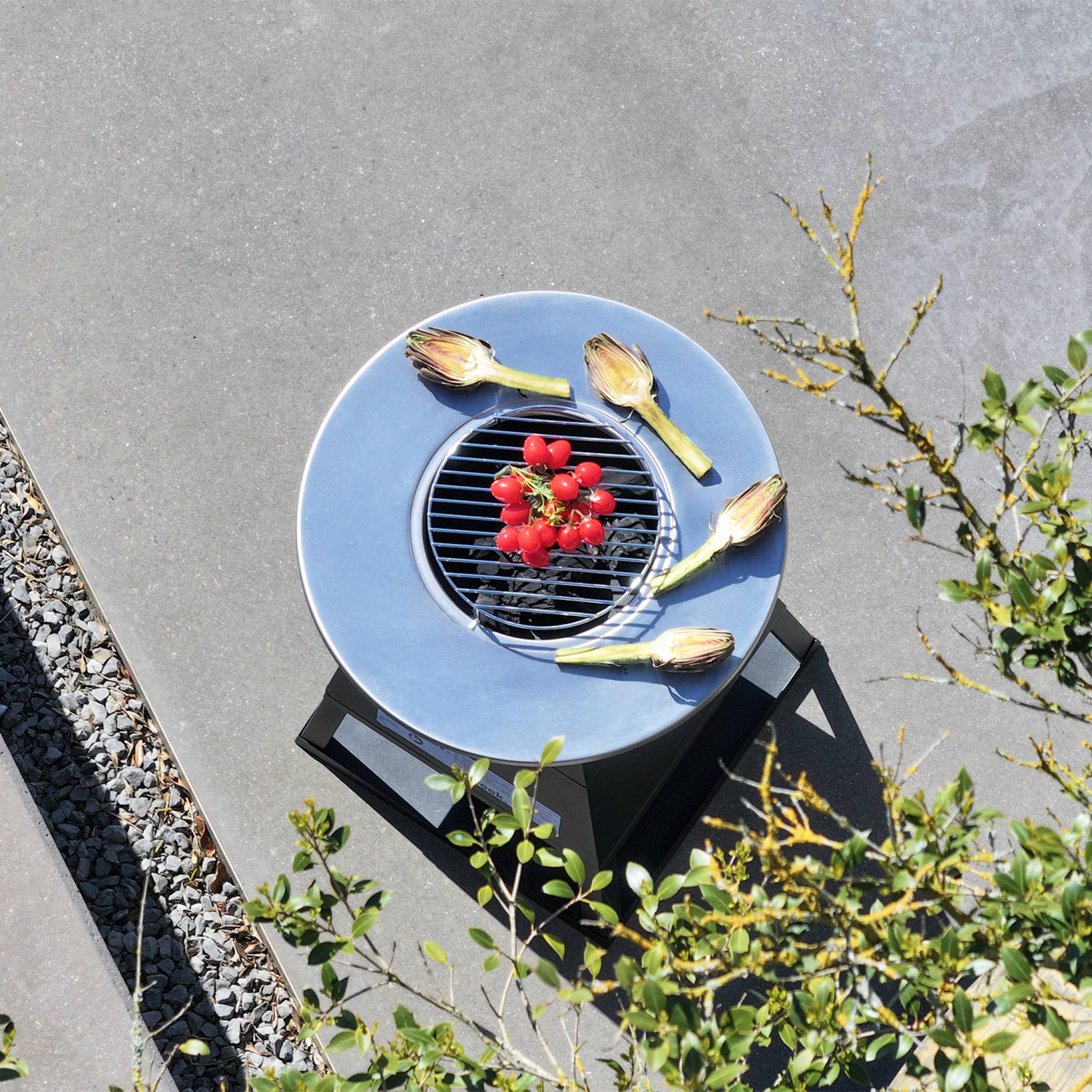 Brasero barbecue Ø59cm noir avec grille de cuisson et espace de rangement - Izalco - 8