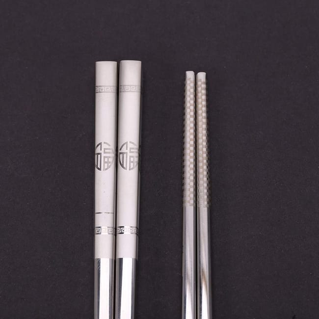 Bacchette riutilizzabili, 3 paia di bacchette in metallo in acciaio inox placcato al titanio, lavabili in lavastoviglie, confezione regalo (nero argento Bacchette riutilizzabili, 3 paia di bacchette in metallo in acciaio inox placcato al titanio, lavabili in lavastoviglie, confezione regalo (nero argento