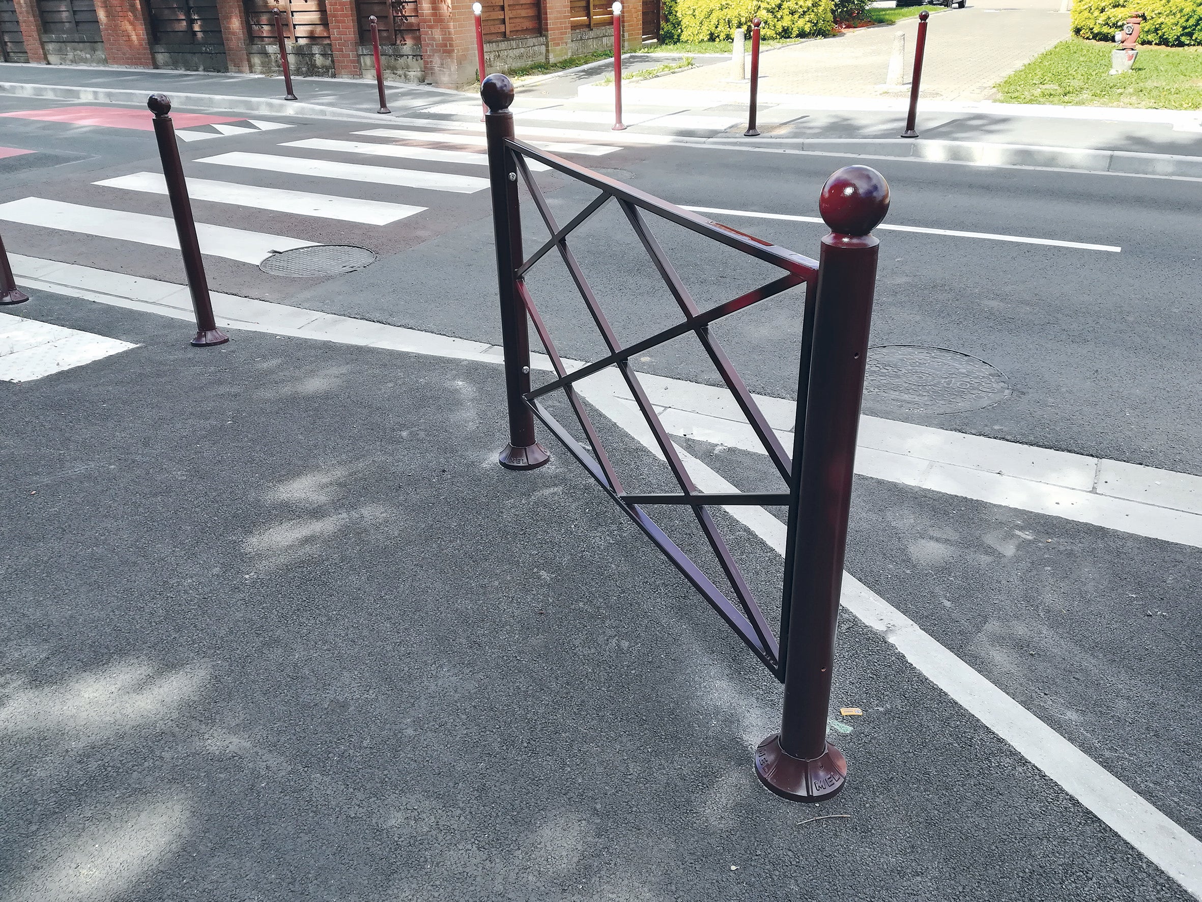 Douilles femelles spéciales asphalte à sceller acier zingué XFALT M10x100mm - Boite de 50 - 4