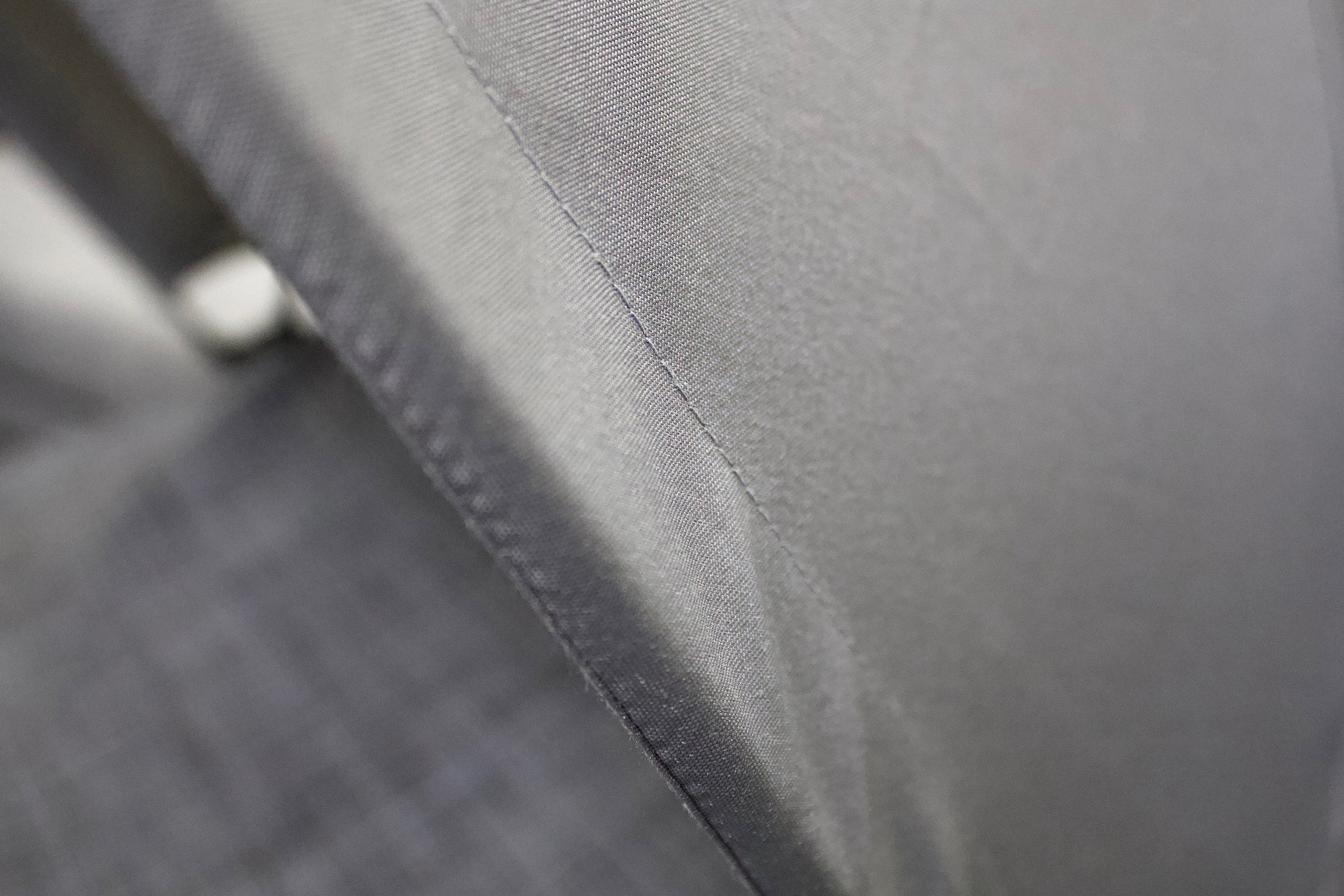 Lettino in acciaio e tela plastificata grigio antracite con ombrellone HOSSEGOR - DCB GARDEN - 5