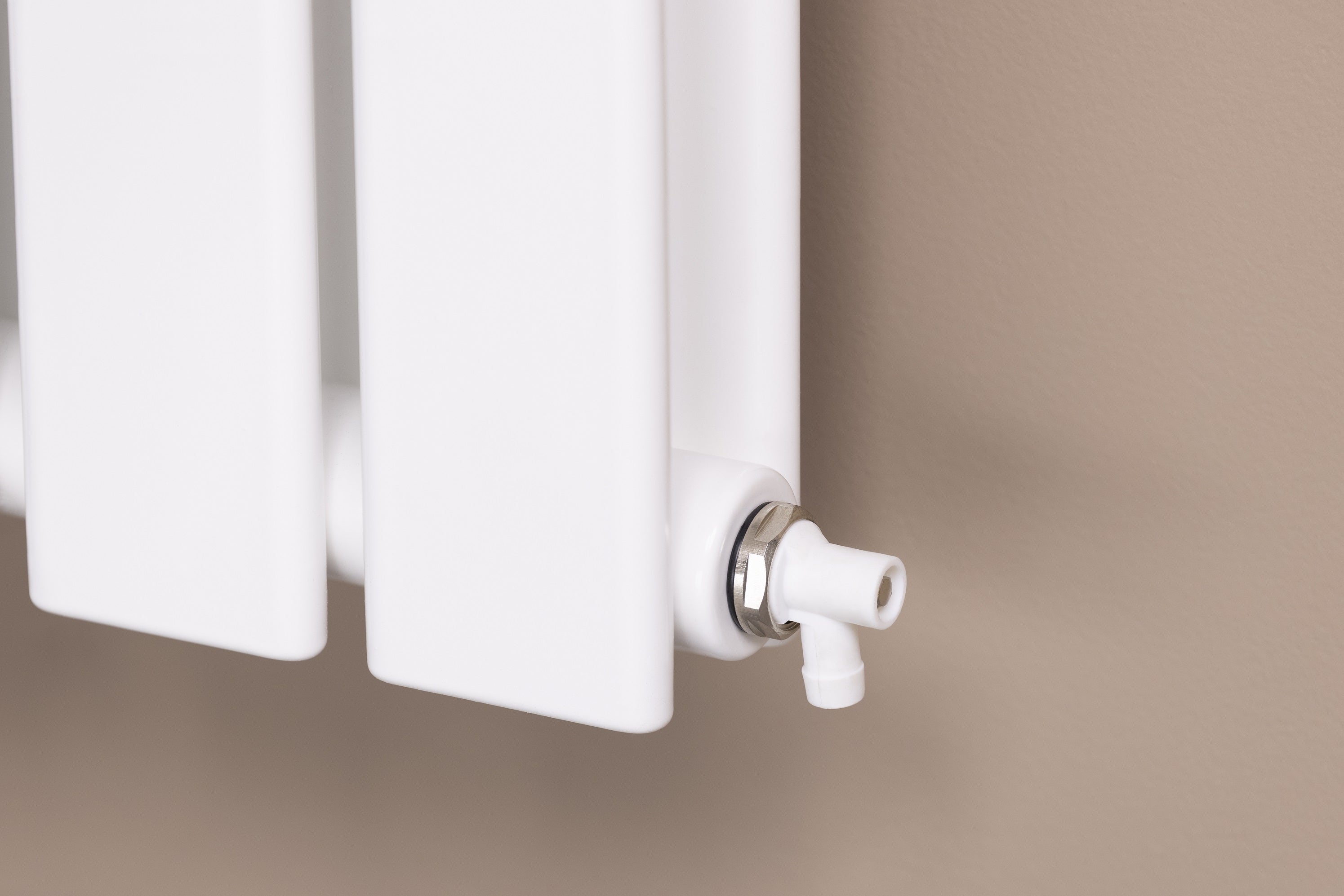 Kit completo con rubinetto di radiatore manuale a squadra 1/2 NT - 5