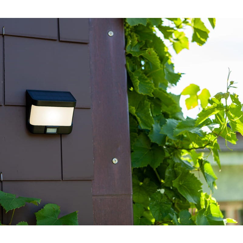 Kinkiet solarny z czujnikiem ruchu TRY LED 8W Zimna biel 500lm czarny wym:11,8x12,5x6,9cm IP54 Lutec