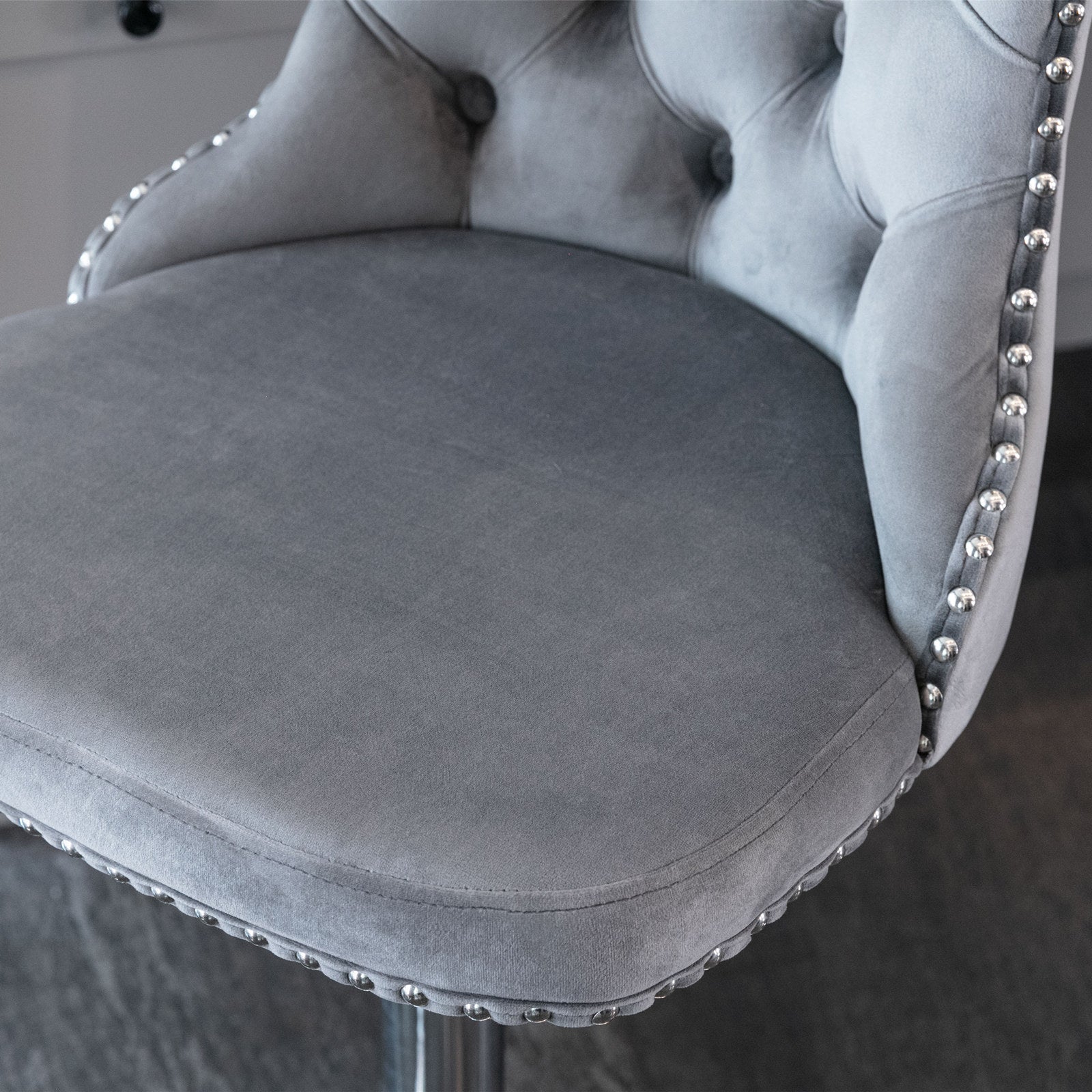 Lot de 2 Chaise de bar Pivotants en Velours Gris, Tabouret de bar Hauteur d'Assise Réglable 63-84cm, Structure Chromée Stable avec Dossier Confortable - 5