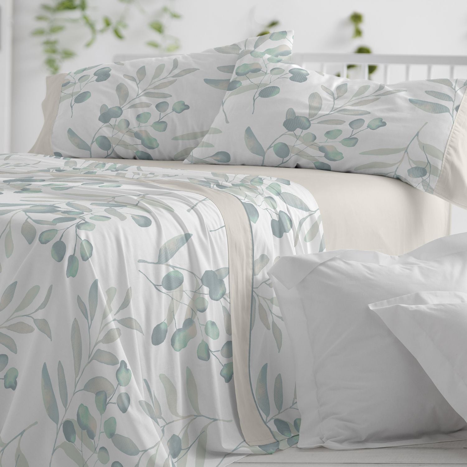 Juego sábanas franela diseño 574. burrito blanco. incluye sábana encimera, bajera y 1/2 fundas de almohadas. estampado botanico en acuarela .disponib