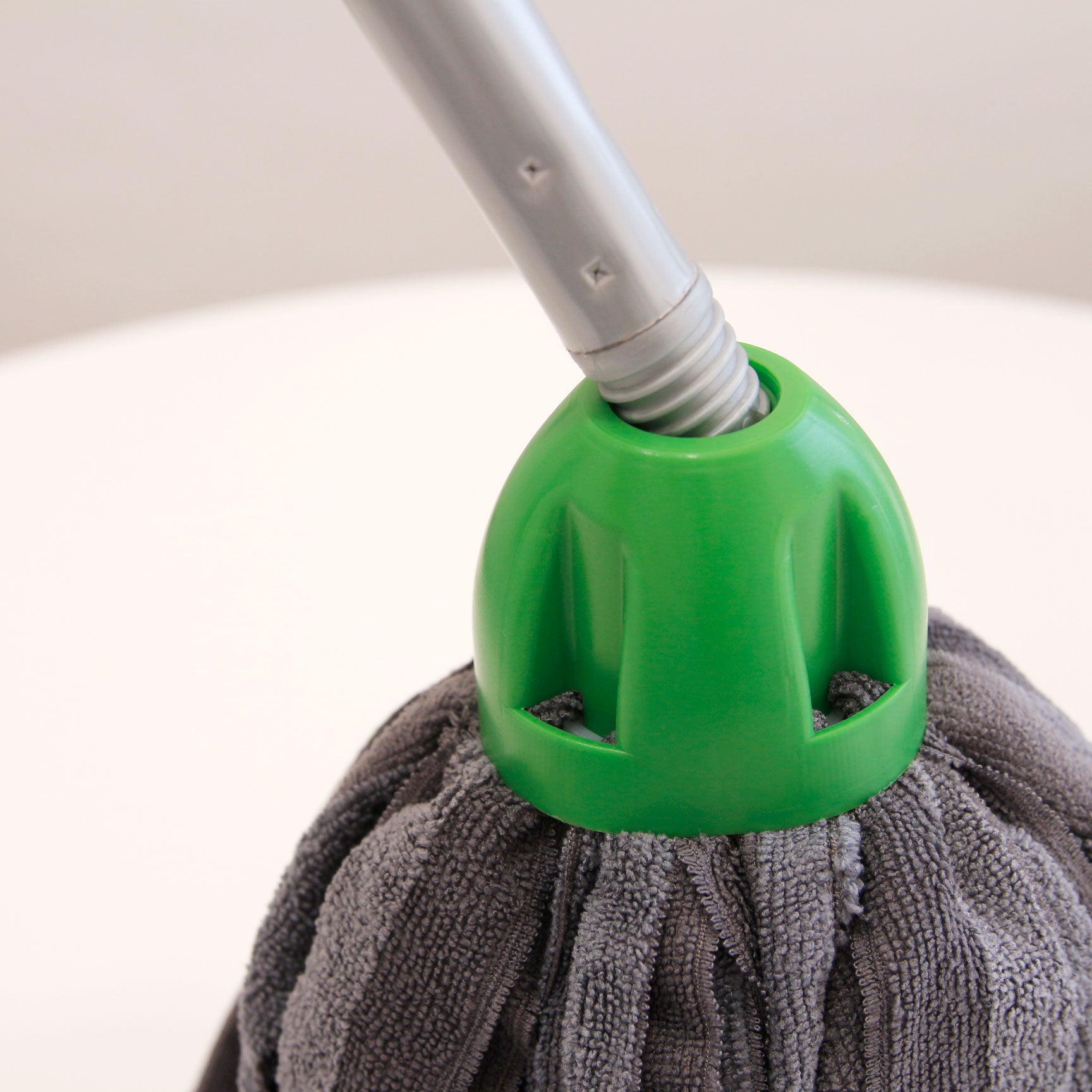MAYA Fregona MAX PRO Tiras. Limpieza para Todo Tipo de Suelos. 100 % Microfibra. Super Absorbente y No Raya. Rosca Universal. (Verde) - 6