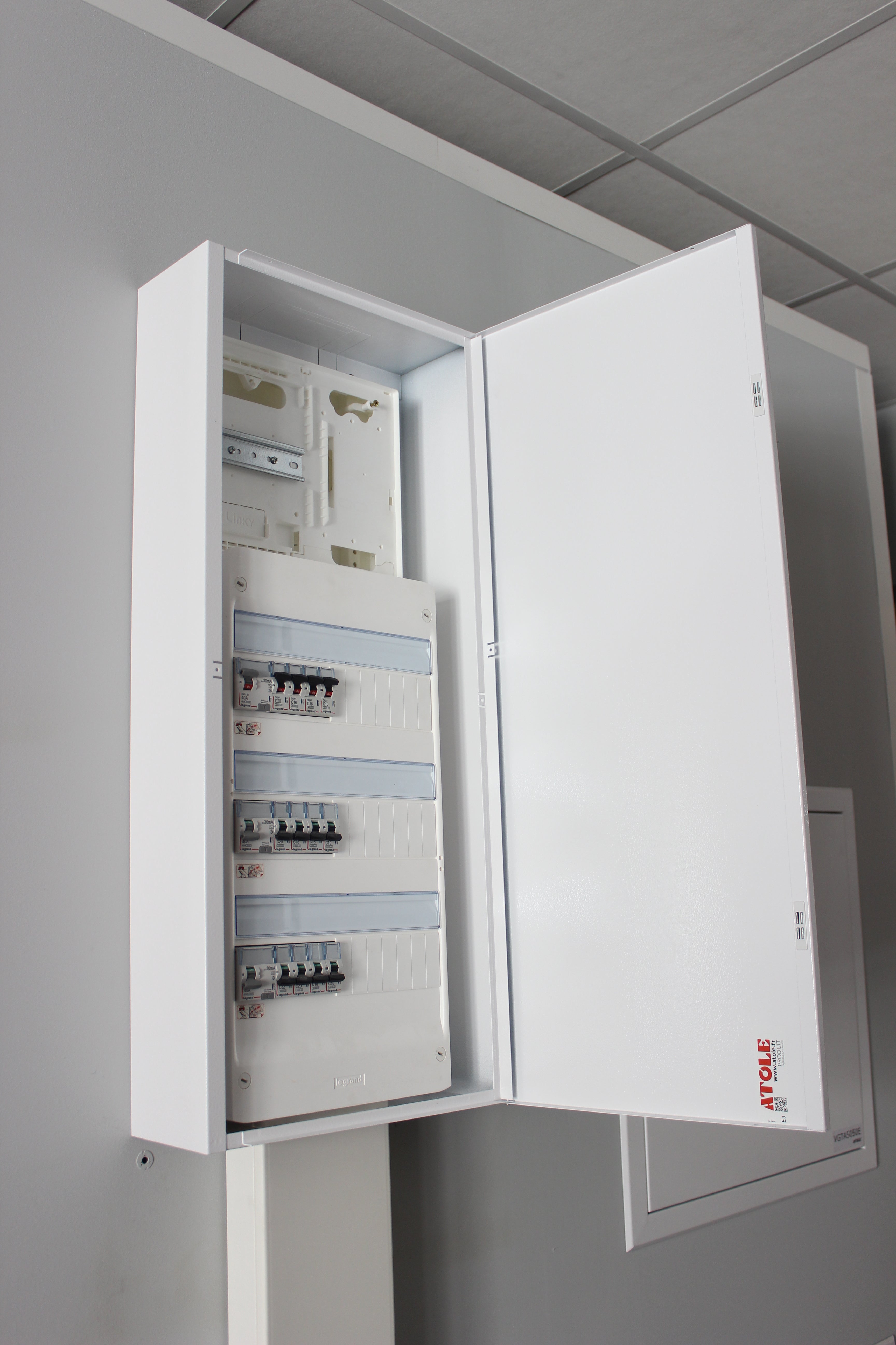 Coffret d'habillage ATOLE 13 modules en acier blanc pour tableaux électriques - H 67 x L 34 x P 14 cm - Réf. RCH200 - 5