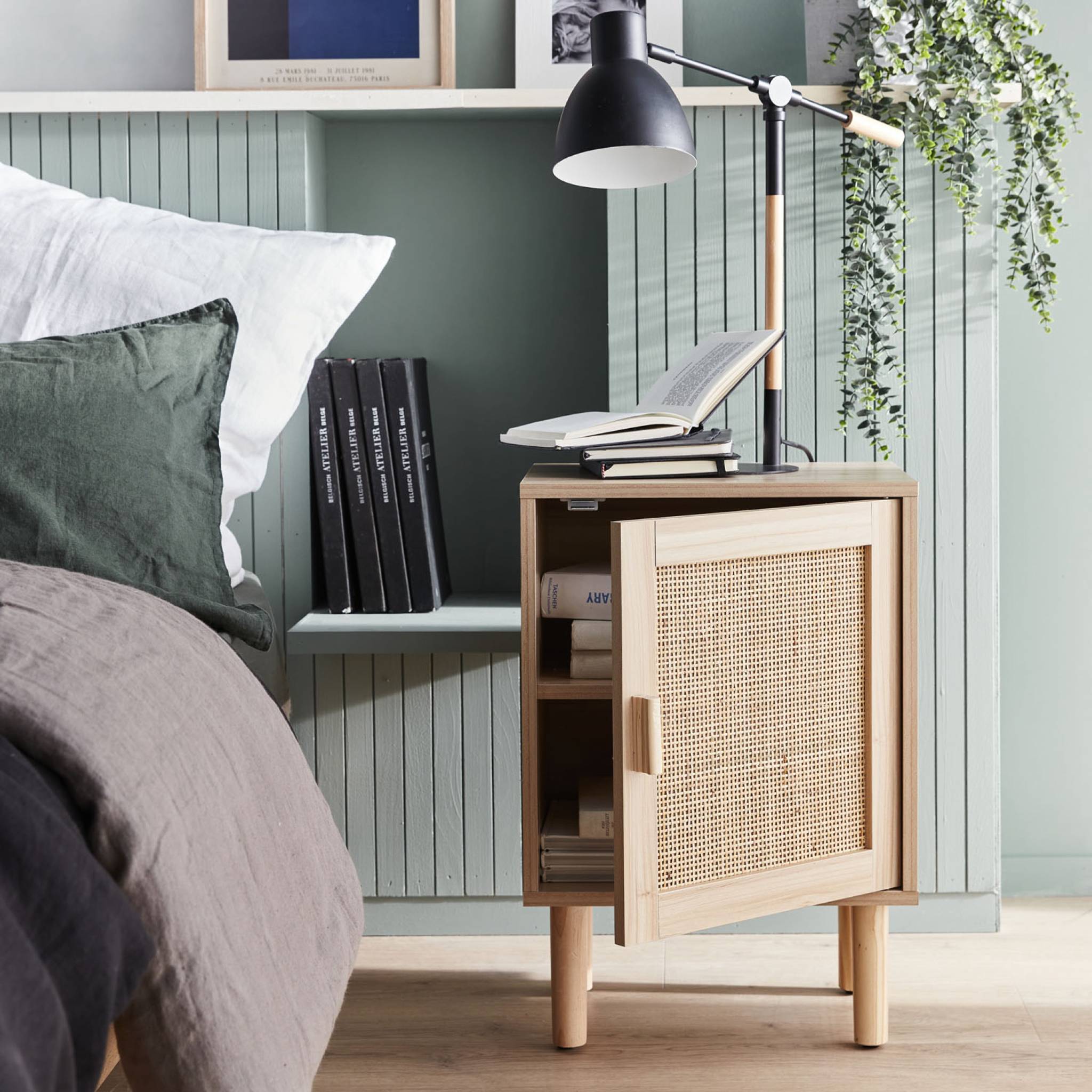 Lot de 2 tables de chevet en cannage et décor bois - Camargue - 40x30x58cm. 2 niveaux. 1 porte. pieds droits CAMARGUE - 4