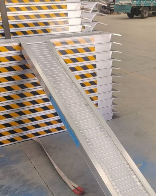 Rampa De Elevación Extra Ancha Carpoint, Carga Máxima 2500 Kg, Medidas 80x20x23 Cm, Se Vende Por Unidad