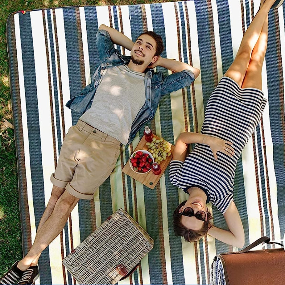 Coperta da picnic per esterni in cotone con cinturino a righe 150 x 200 cm Beige e grigio Mouza