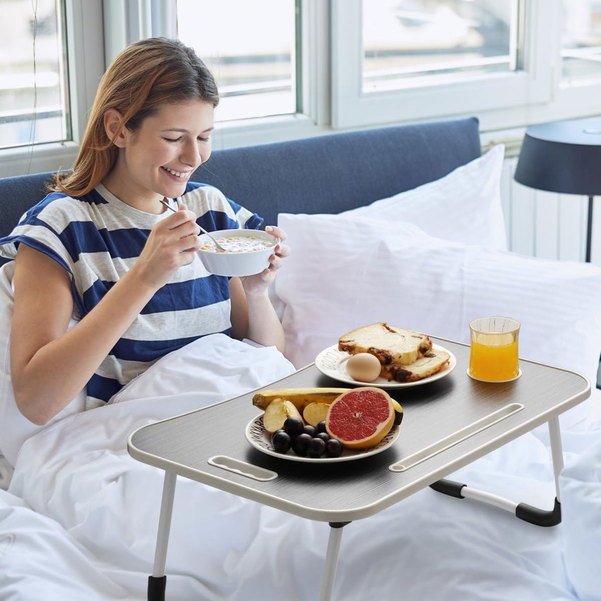 Tavolino Da Letto Pieghevole In Legno Massello – Con Supporto Per Libri/Tazza E Cassetto – Per Laptop, Colazione, Lavoro