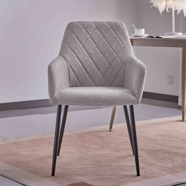 Zestaw 2 krzeseł tapicerowanych brązową tkaniną, drewniana konstrukcja, czarne nogi