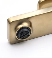 Robinet de salle de bain avec bec haut et cascade, mitigeur d'eau Robinet de salle de bain avec bec haut et cascade, mitigeur d'eau