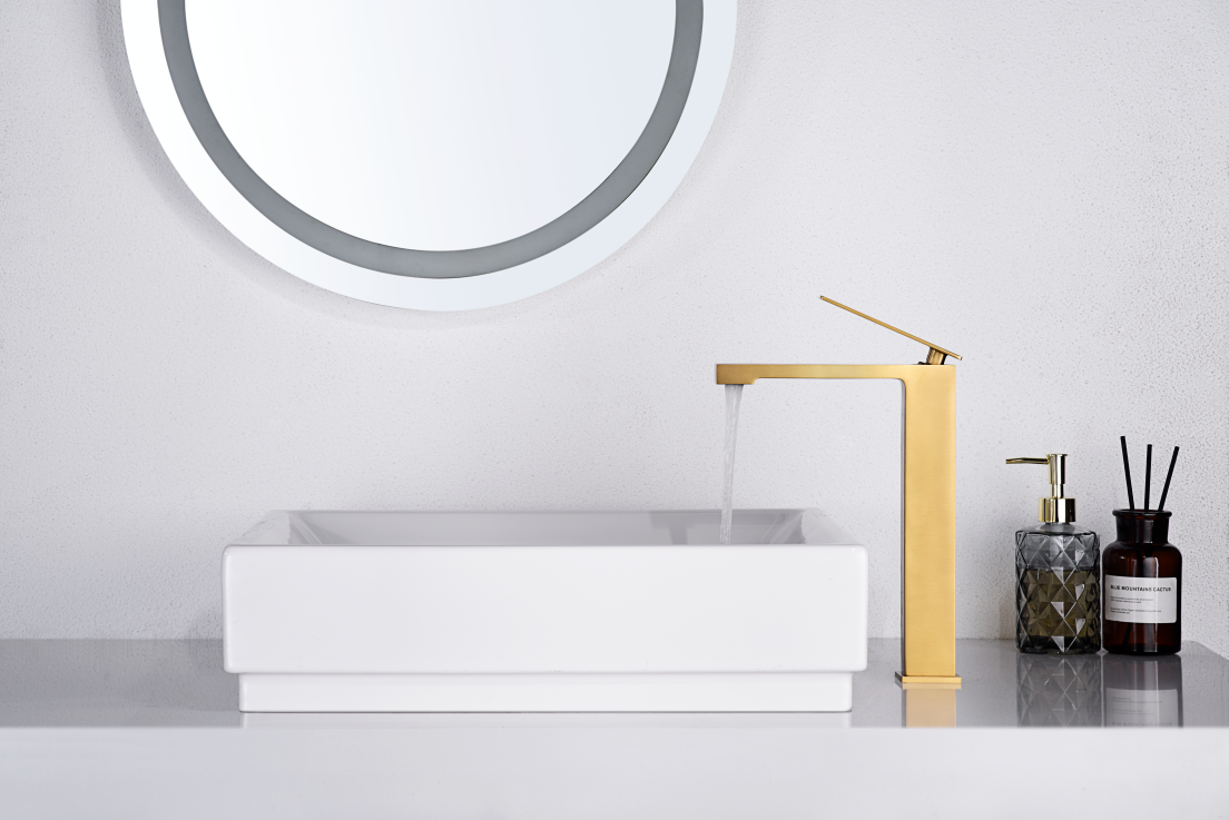 Rubinetto monocomando per lavabo alto 14,8 cm finitura di colore nera e oro Rubio Laveo
