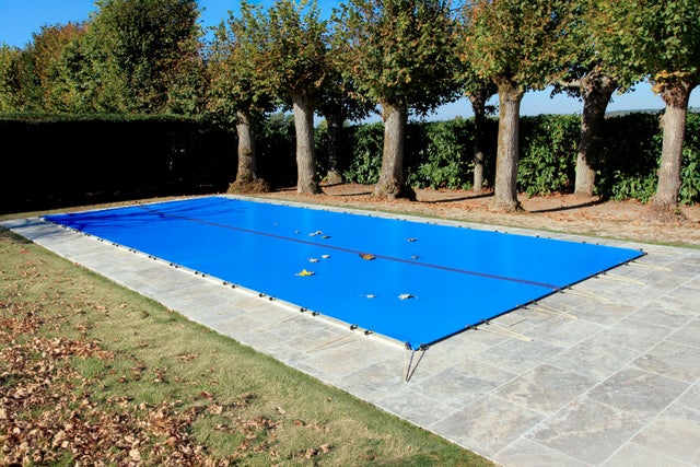 Bâche d'Hivernage Bleue 6,60 x 3,60 m Pour Piscine Maximum 6 x 3 m avec Grille Centrale d'Evacuation - Fabrication Française - Direct Usine - 550 g/m²