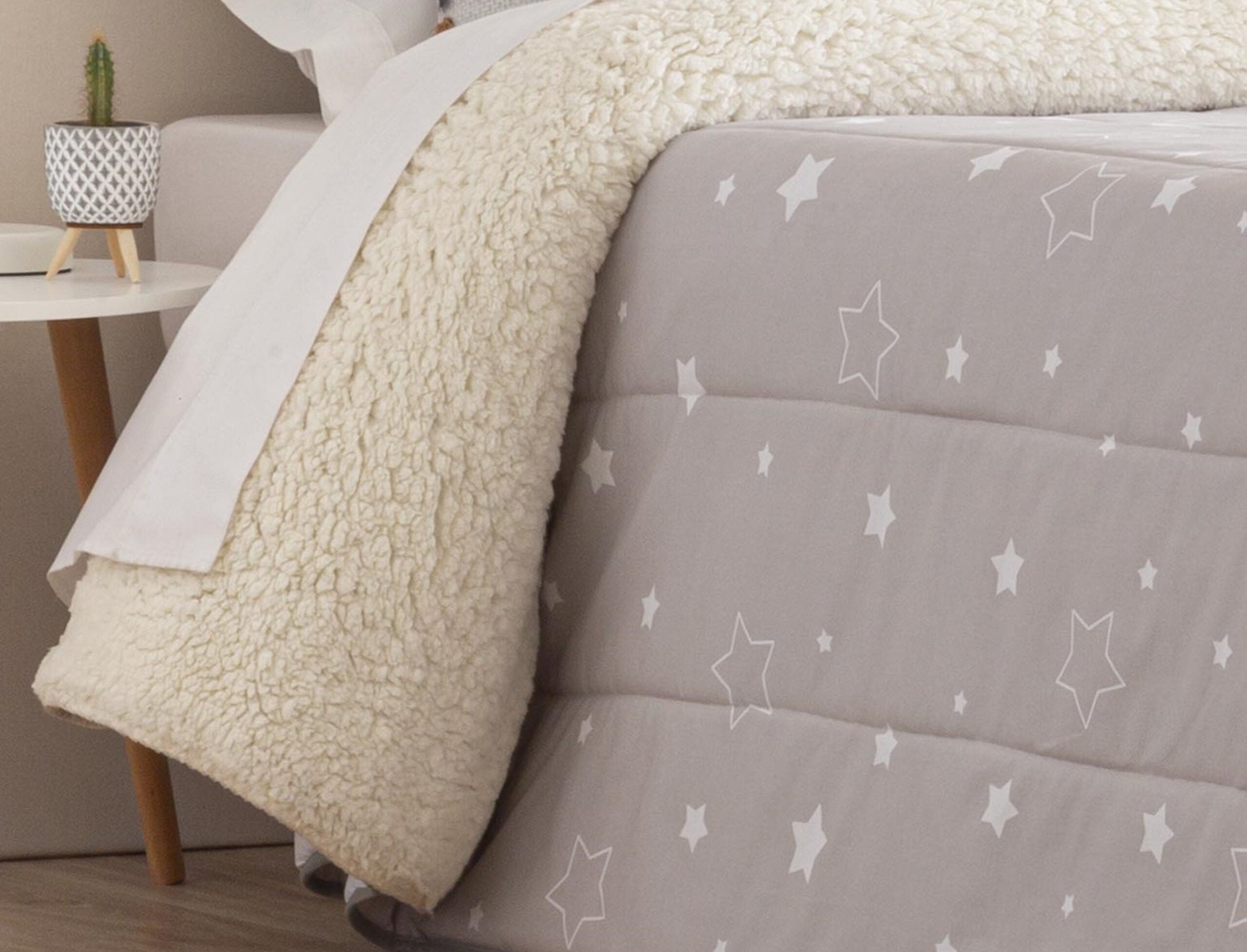 Edredón Juvenil con Reverso Sherpa Noche Color Beige para cama de 150 ...