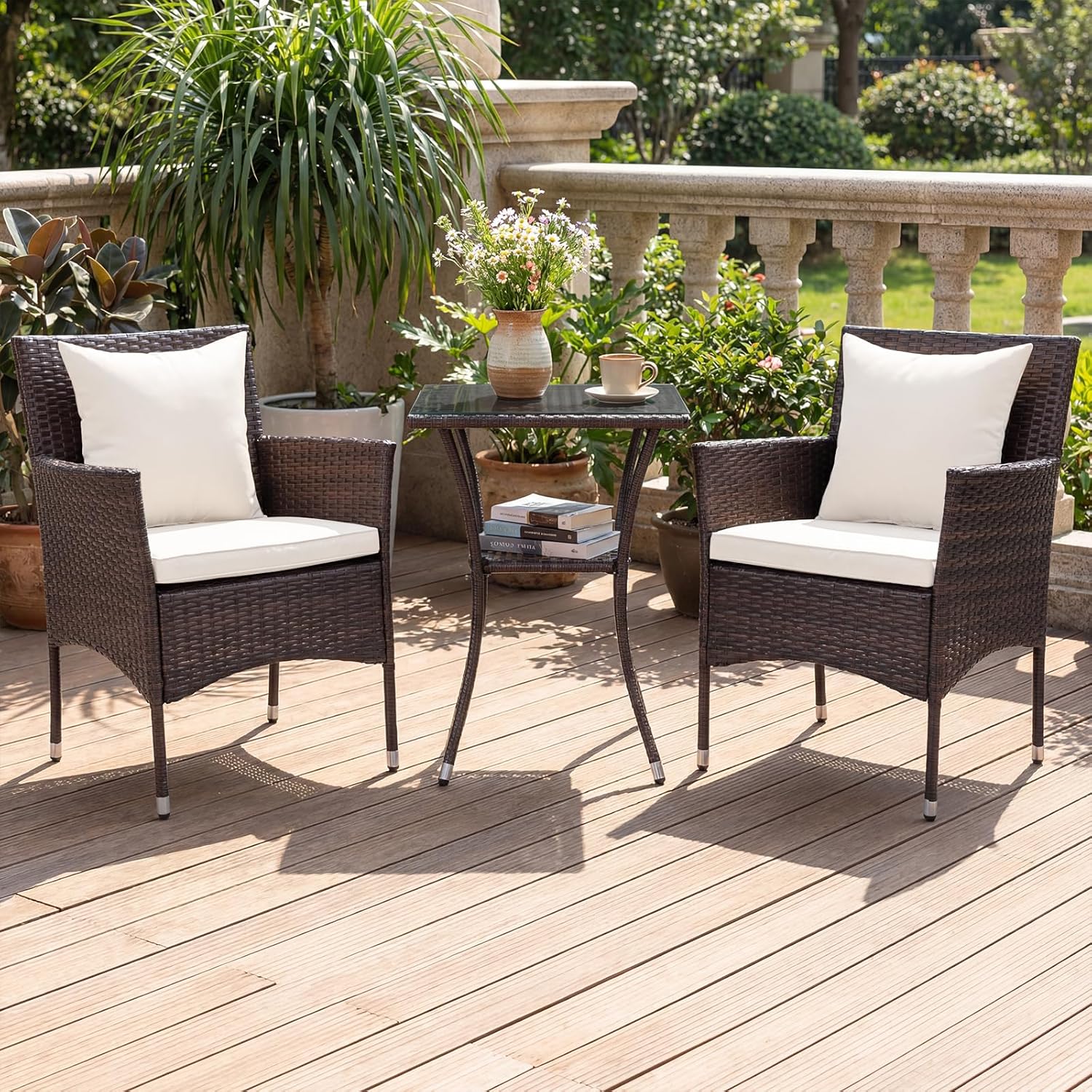 GIANTEX Conjunto Sala Jardim 3 PCS em Vime PE, com 2 Cadeiras Almofadadas Mesa Baixa Vidro Temperado 2 Níveis com Tampa, Marrom+Branco - 8