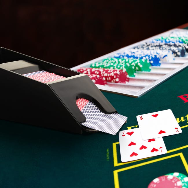 Distributeur de cartes - pour cartes à jouer - 4 jeux - blackjack - 10 x 10 x 25 cm Distributeur de cartes - pour cartes à jouer - 4 jeux - blackjack - 10 x 10 x 25 cm