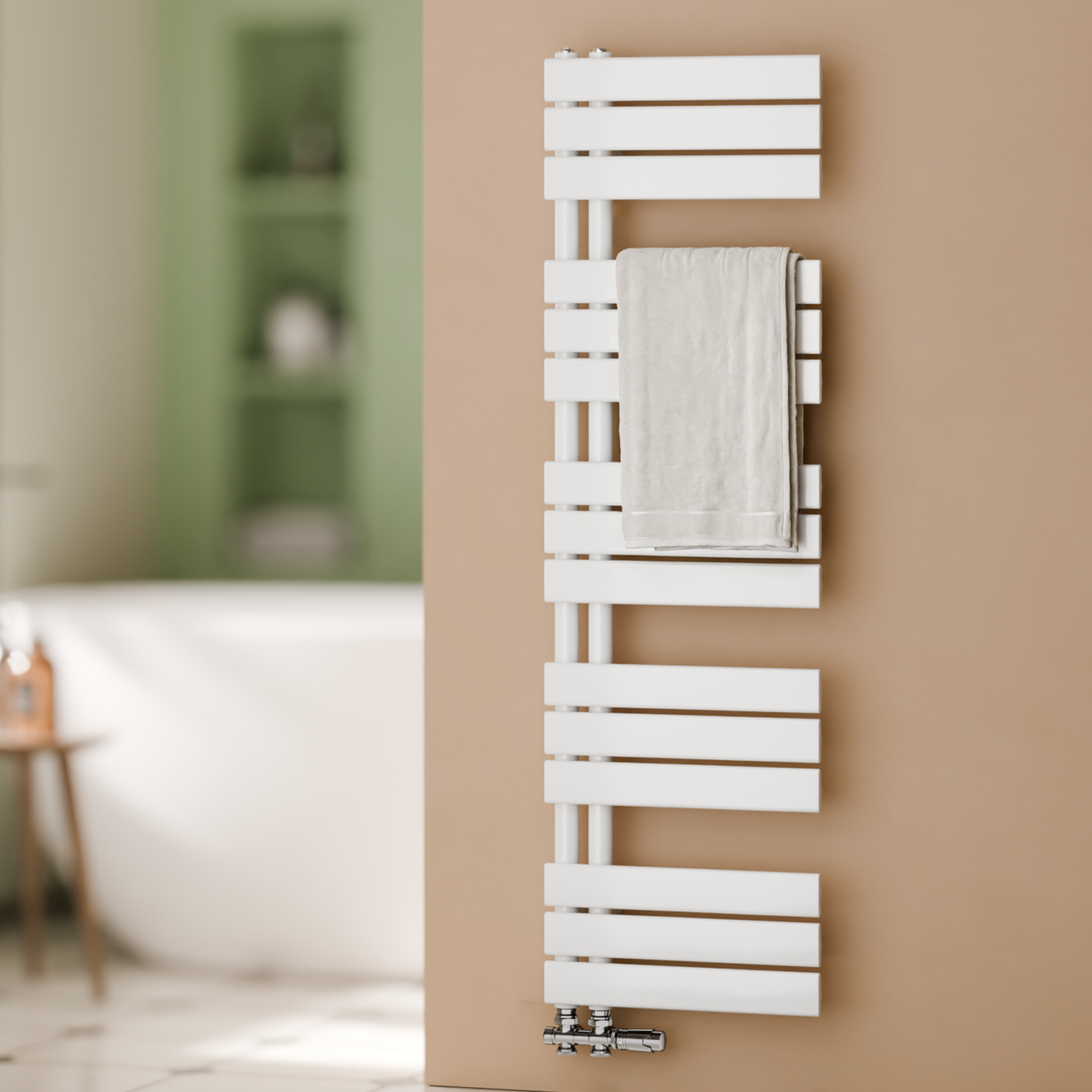 Grzejnik łazienkowy drabinkowy na ciepłą wodę - Stalowy z podłączeniem środkowym - Kolor biały - Wymiary 1320 x 400 mm - Moc 570 W