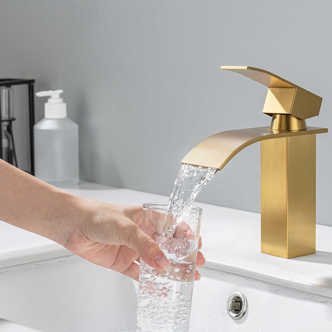 ONECE Robinet Lavabo Cascade Doré - Mitigeur Salle De Bain Monotrou Cartouche Céramique