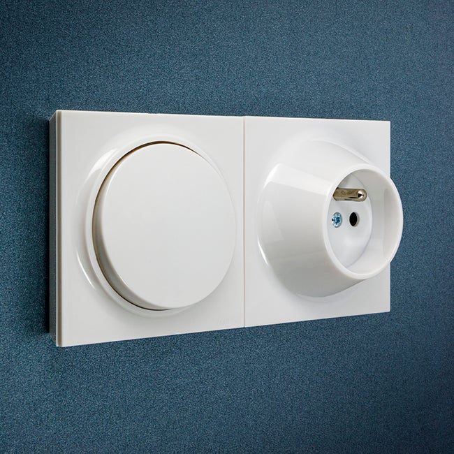 Va-et-vient + prise 2P+T Fontini Neo Evo, blanc brillant, ABS, 16A, montage apparent ou encastré, garantie 10 ans, dimensions 15,6x7,8x3,8 cm - 2