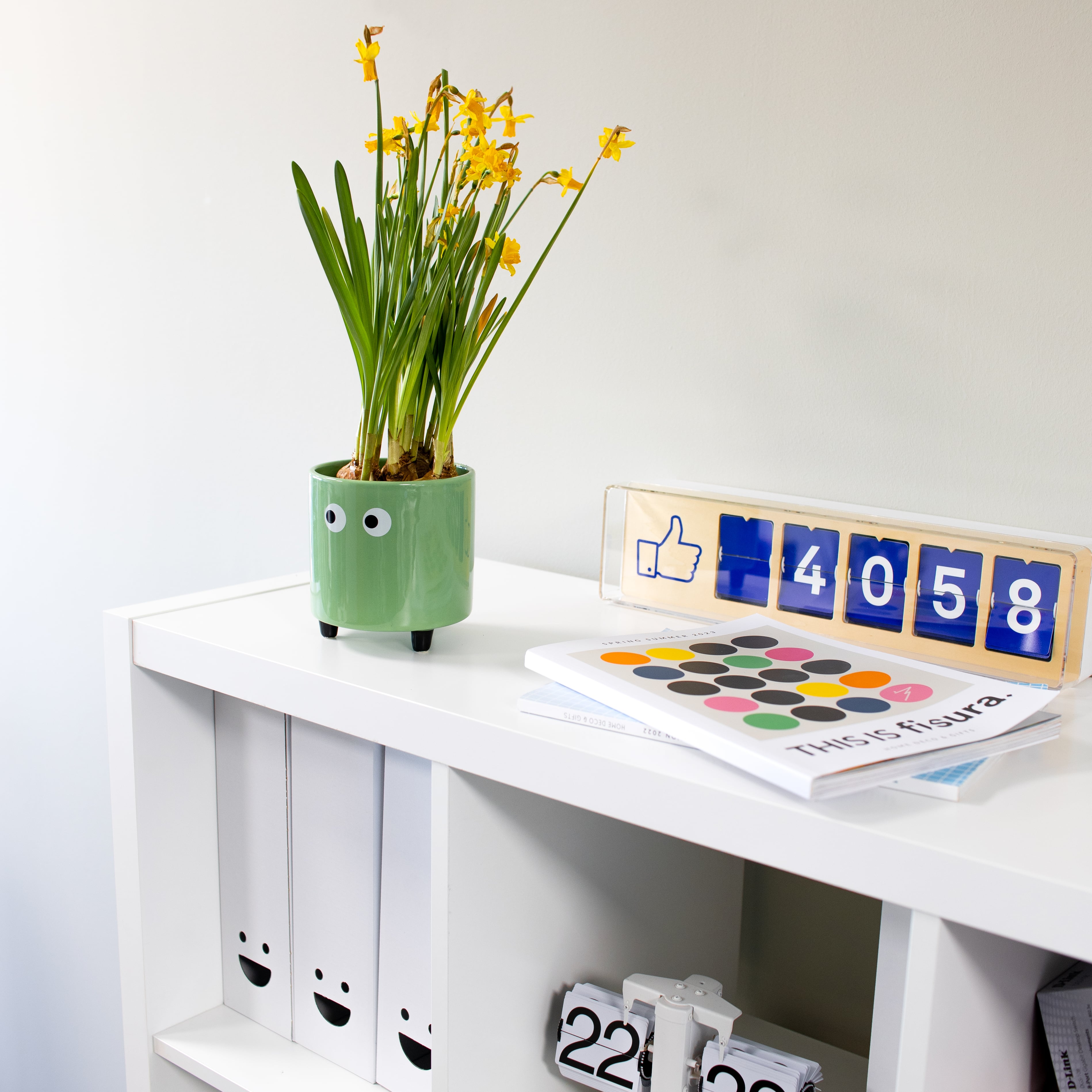 Fisura - Pot de fleurs original avec motif œil. Jardinière décorative. Pot en céramique verte pour fleurs et succulentes. Dimensions : 13 x 12,5 cm. - 2