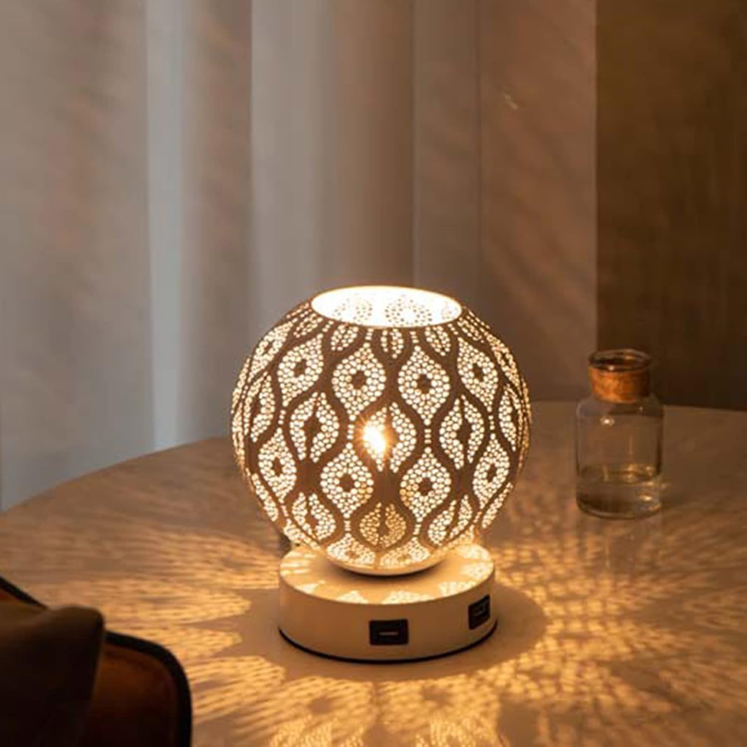 Set Di 2 Comodini Con Lampada A Terra E Ricarica – Tavolino Con Luci LED 3 Colori, 3 Cassetti E Prese USB – Per Camera Da Letto