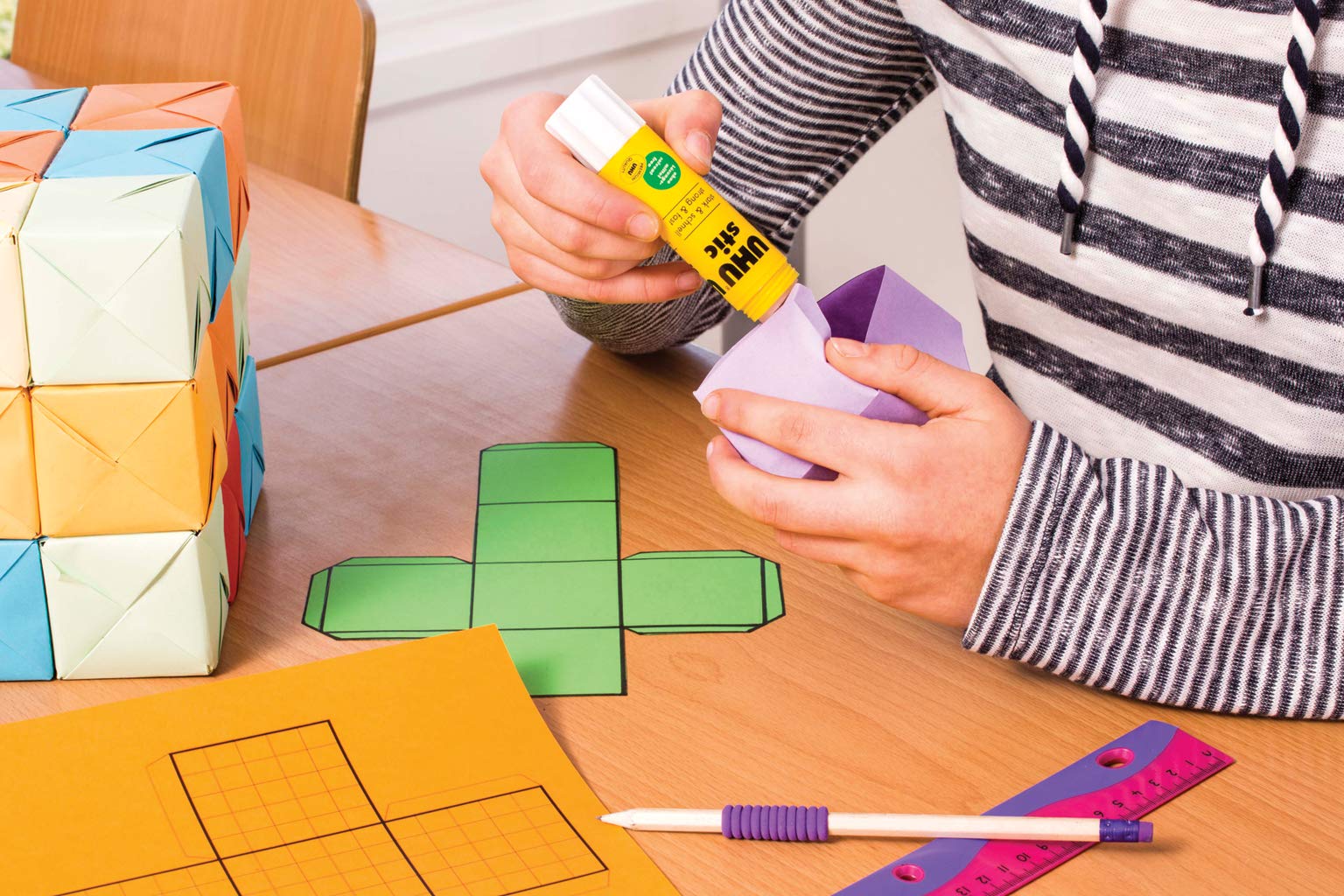 UHU Stic colla per bambini, sicura da usare per i lavoretti, adatta per la scuola, l'ufficio, l'università 4 x 40 g - 2