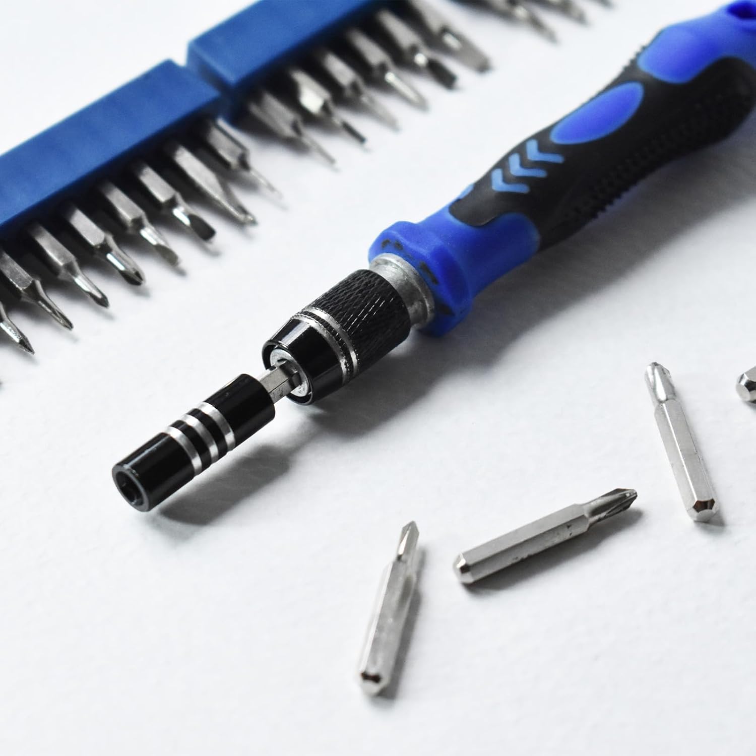 Coffret de tournevis de précision 62 pièces, embouts magnétiques et poignée antidérapante - Kit professionnel pour l'électronique et le bricolage. - 6