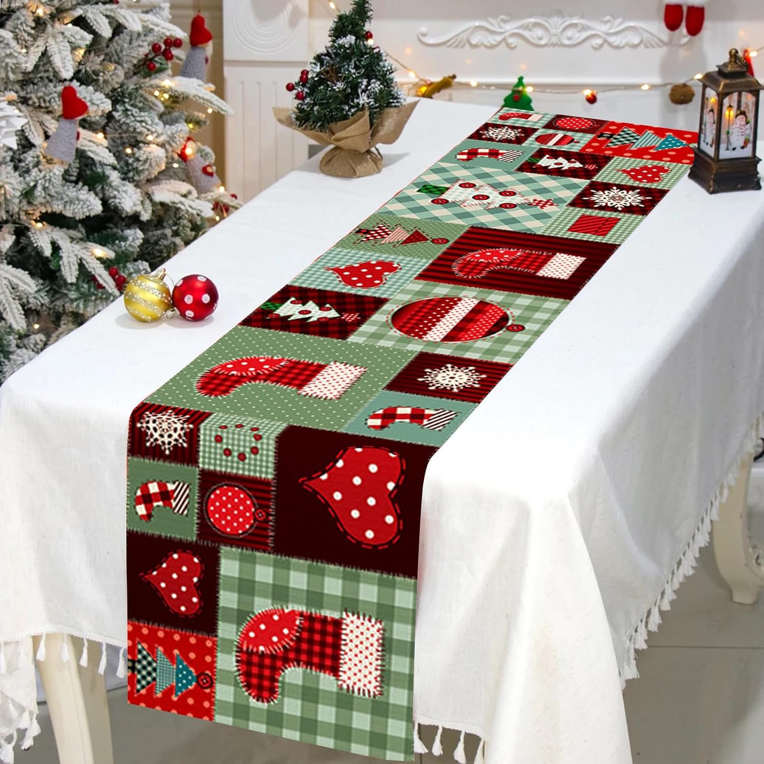 Bieżnik świąteczny, zmywalny, wzór w kratkę z sercami i świątecznymi skarpetami, długi bieżnik do dekoracji 40x180 cm
