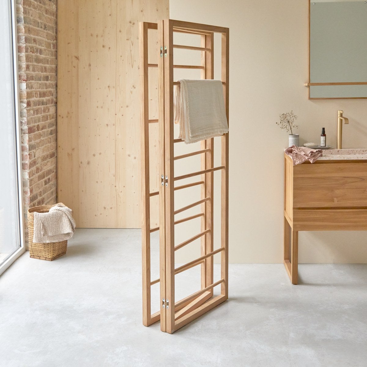 tikamoon-porte-serviette-en-bois-de-teck-175-anton-leroy-merlin