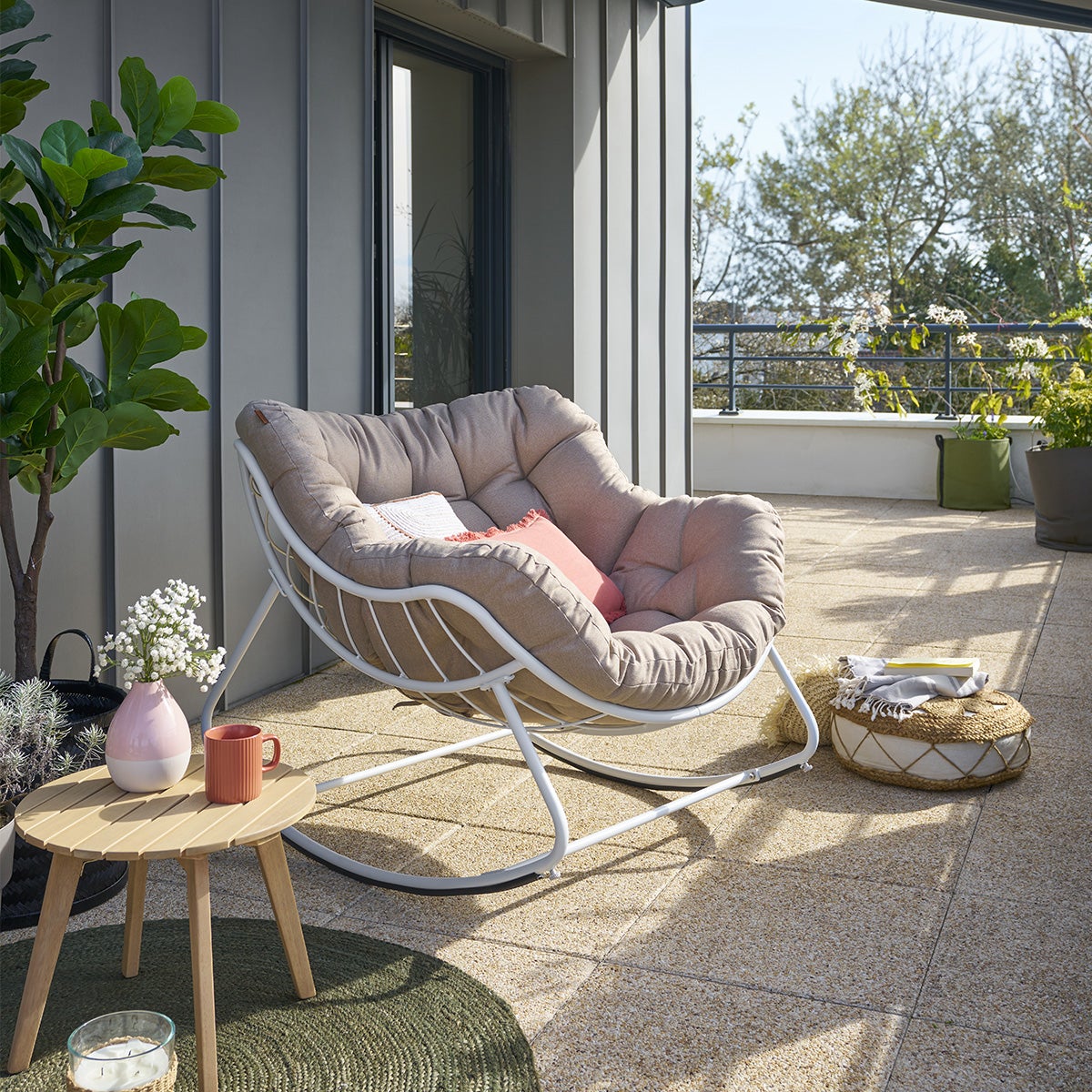 Fauteuil à bascule acier traité époxy PAOPAO beige et blanc - Hespéride - 7