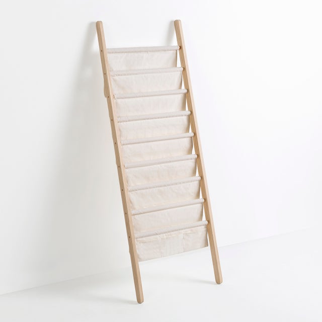 Porte-revues Xoel en tissu et bois avec 8 sections